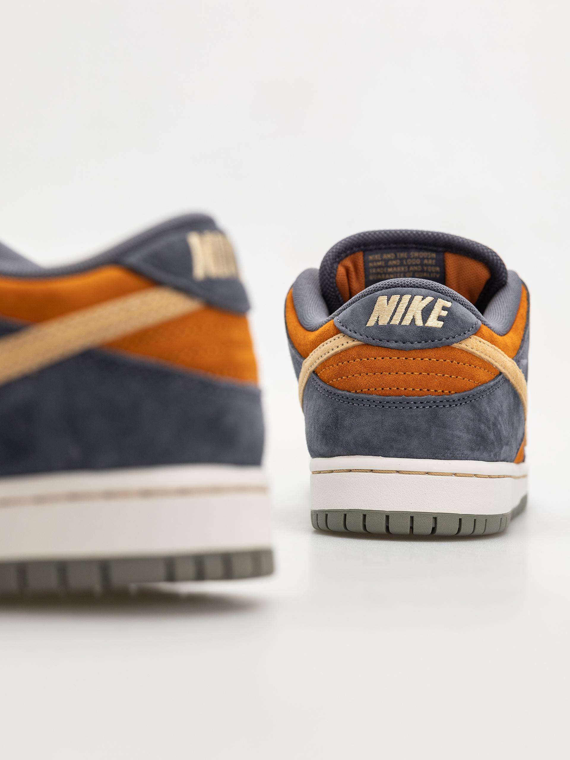 Buty Nike SB Dunk Low Pro (light carbon/sesame monarch summit white)