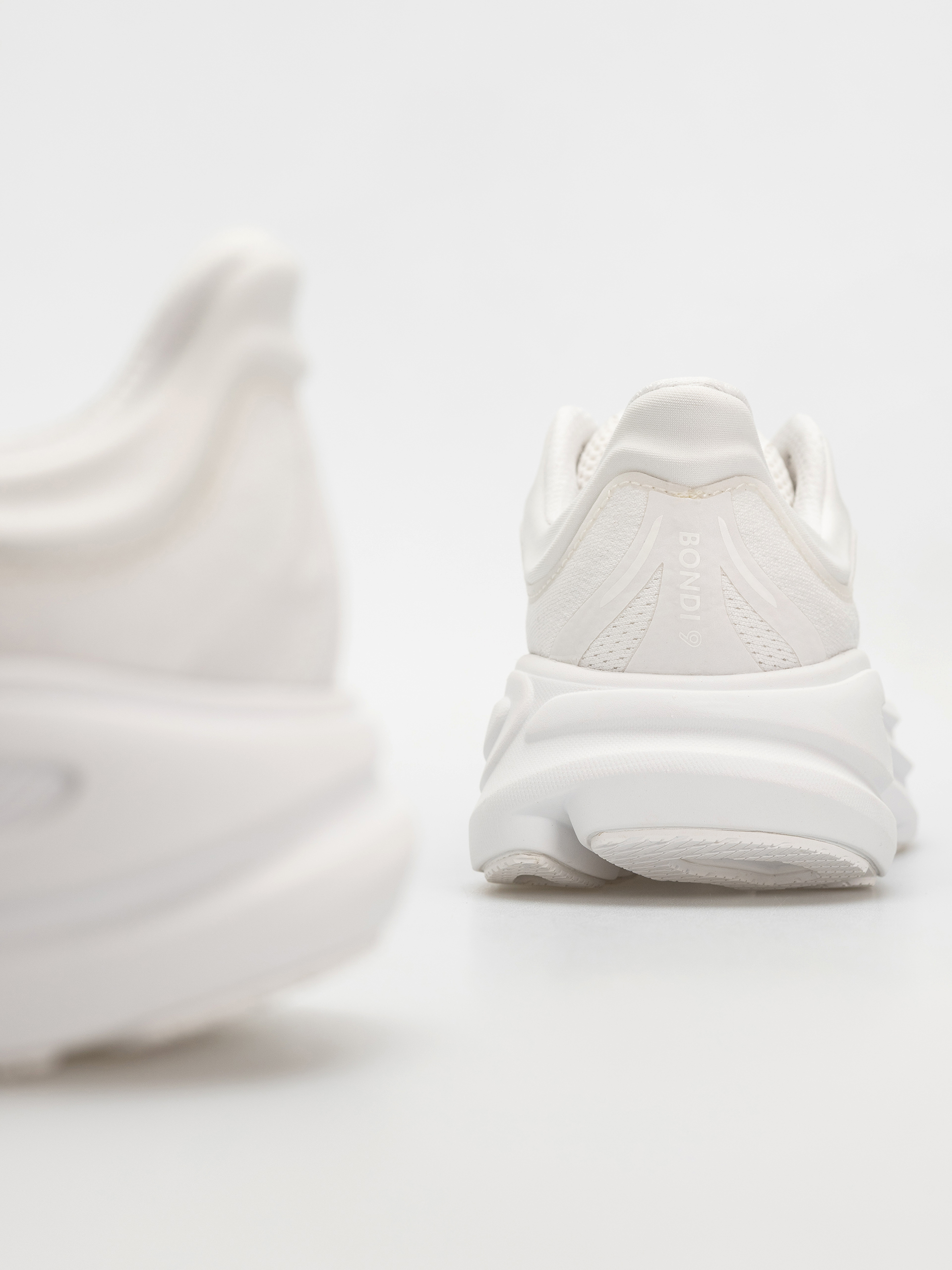 Buty Hoka Bondi 9 Wmn (white/white)