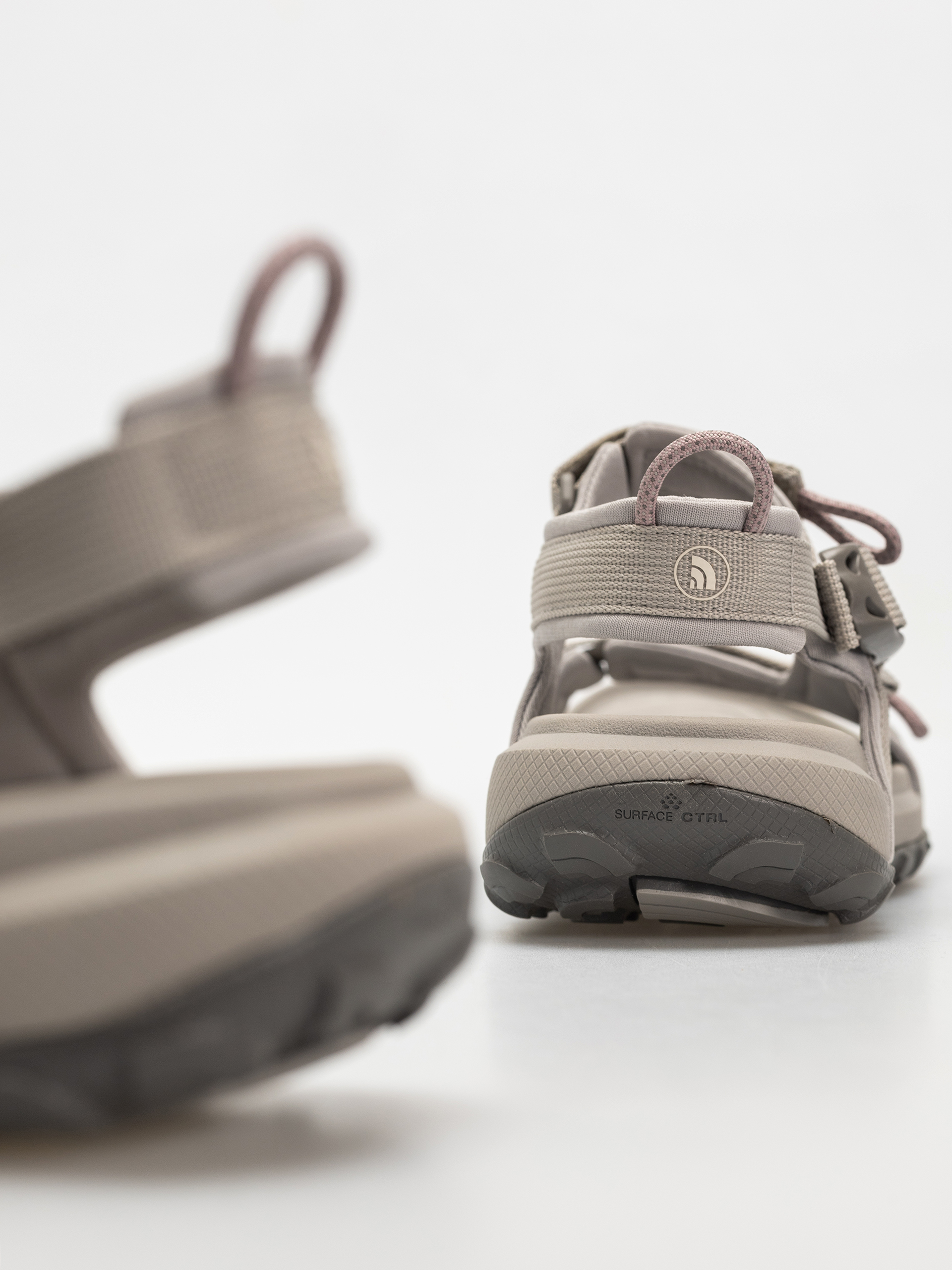 Sandały The North Face Explore Camp Wmn (soap stone/metal pink)