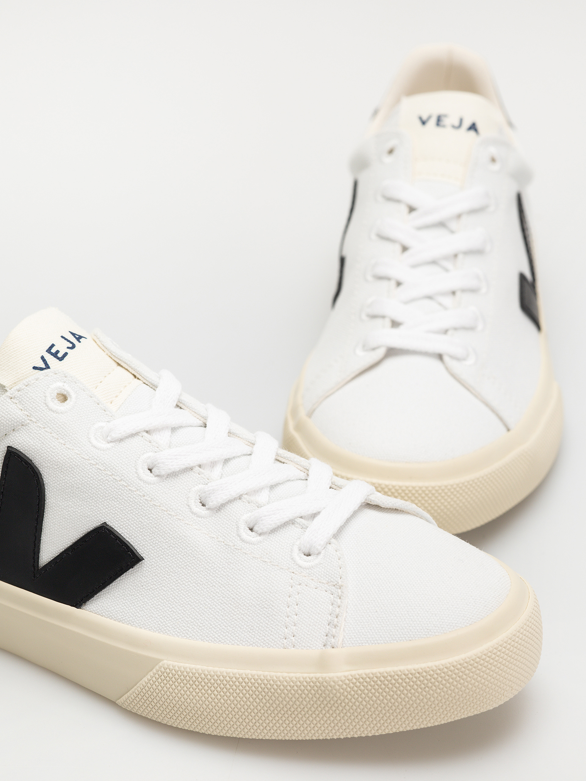 Buty Veja Campo Canvas Wmn (white black)
