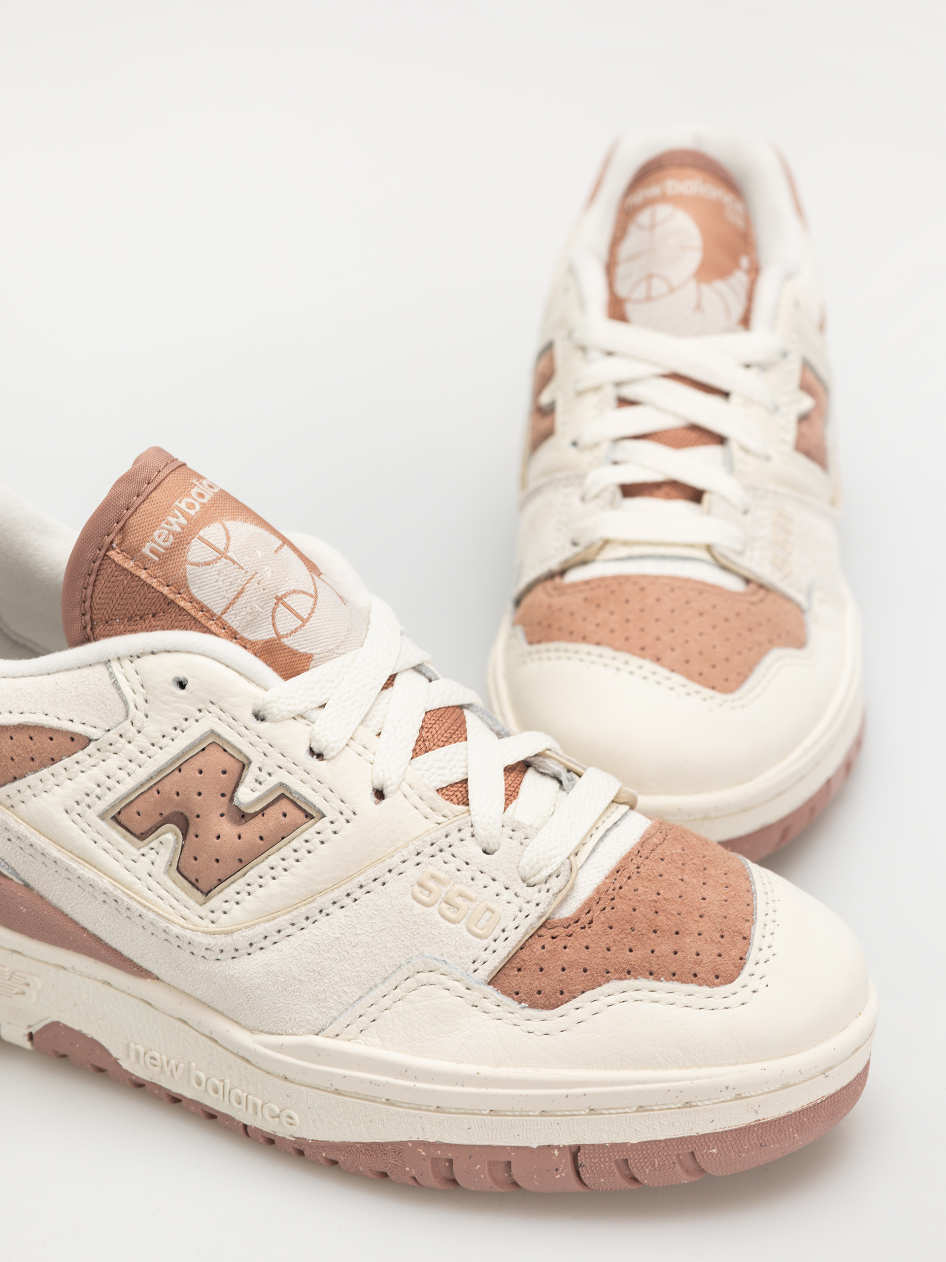 Buty New Balance 550 Wmn (sea salt)