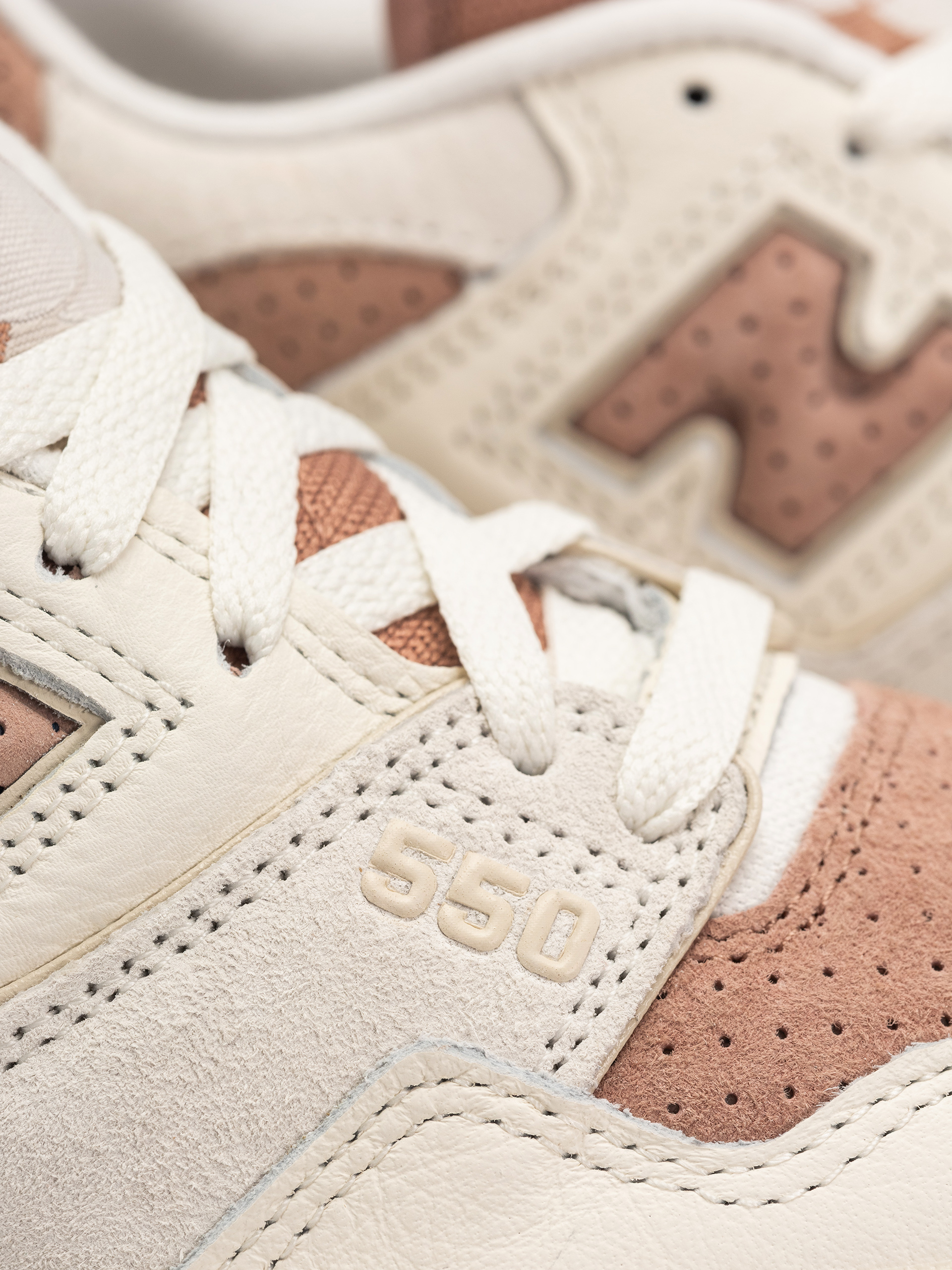 Buty New Balance 550 Wmn (sea salt)