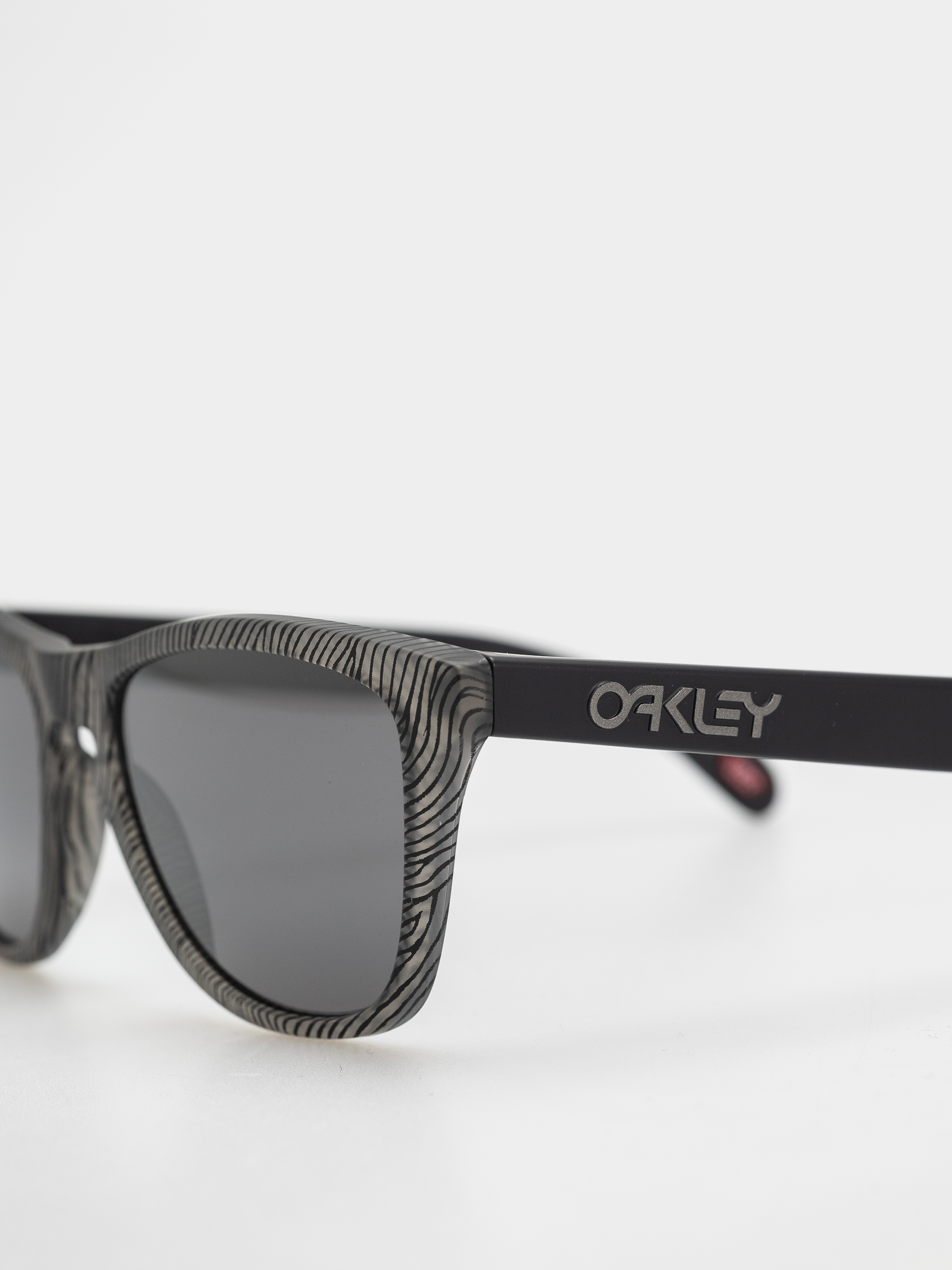 Okulary przeciwsłoneczne Oakley Frogskins (matte grey ink fingerprint/prizm black)