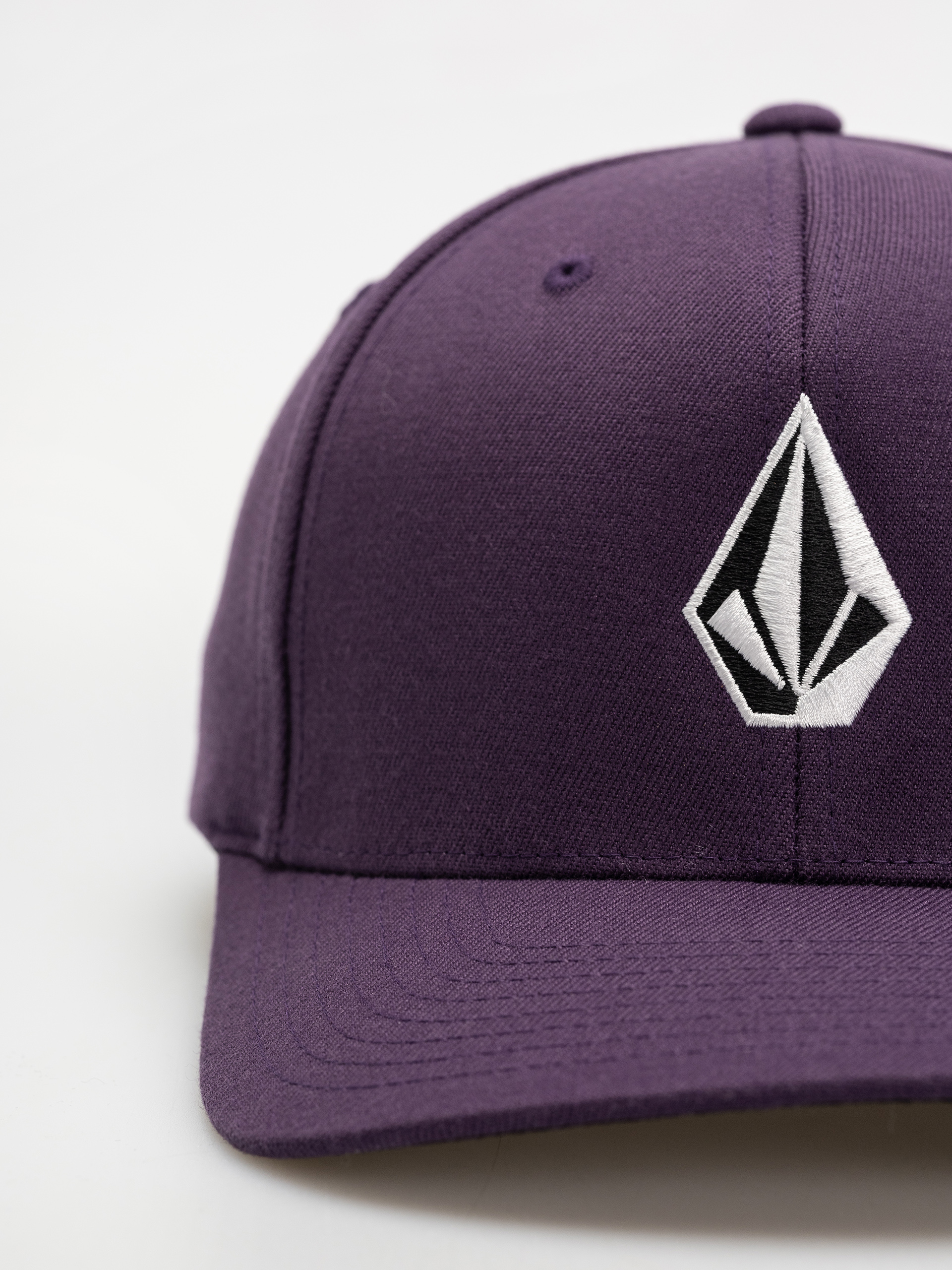 Czapka z daszkiem Volcom Full Stone Flexfit (grape royale)