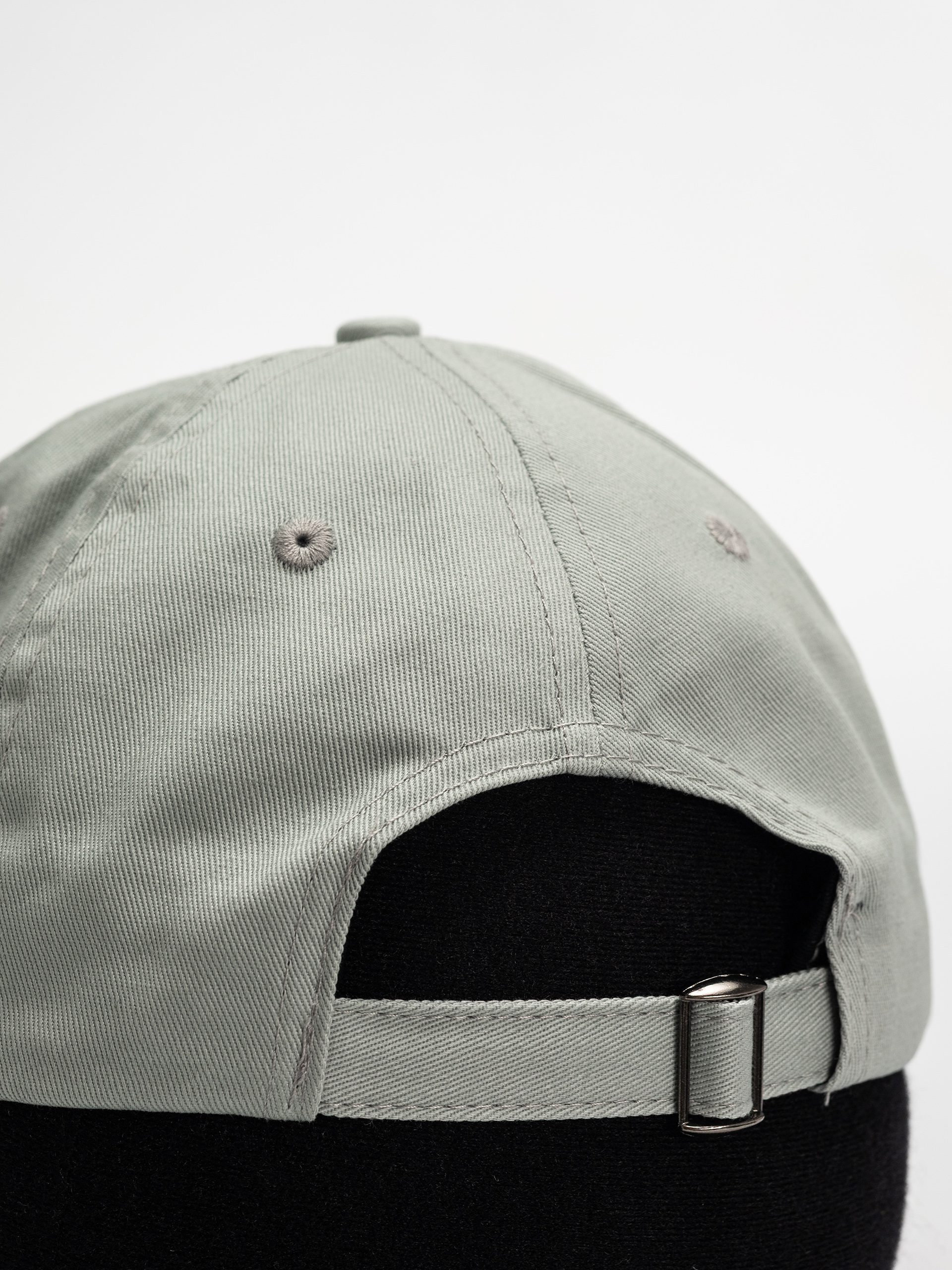 Czapka z daszkiem Santa Cruz Guzman Skull (moon rock)