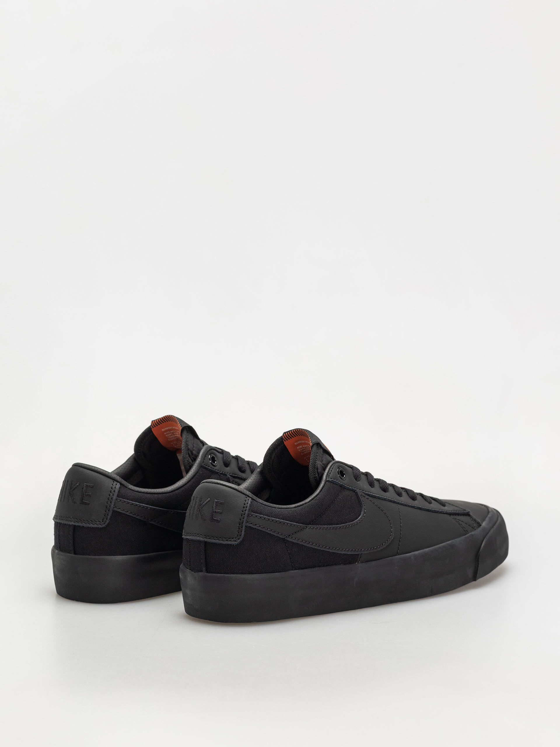 Buty Nike SB Zoom Blazer Low Pro GT ISO (black/black black black)