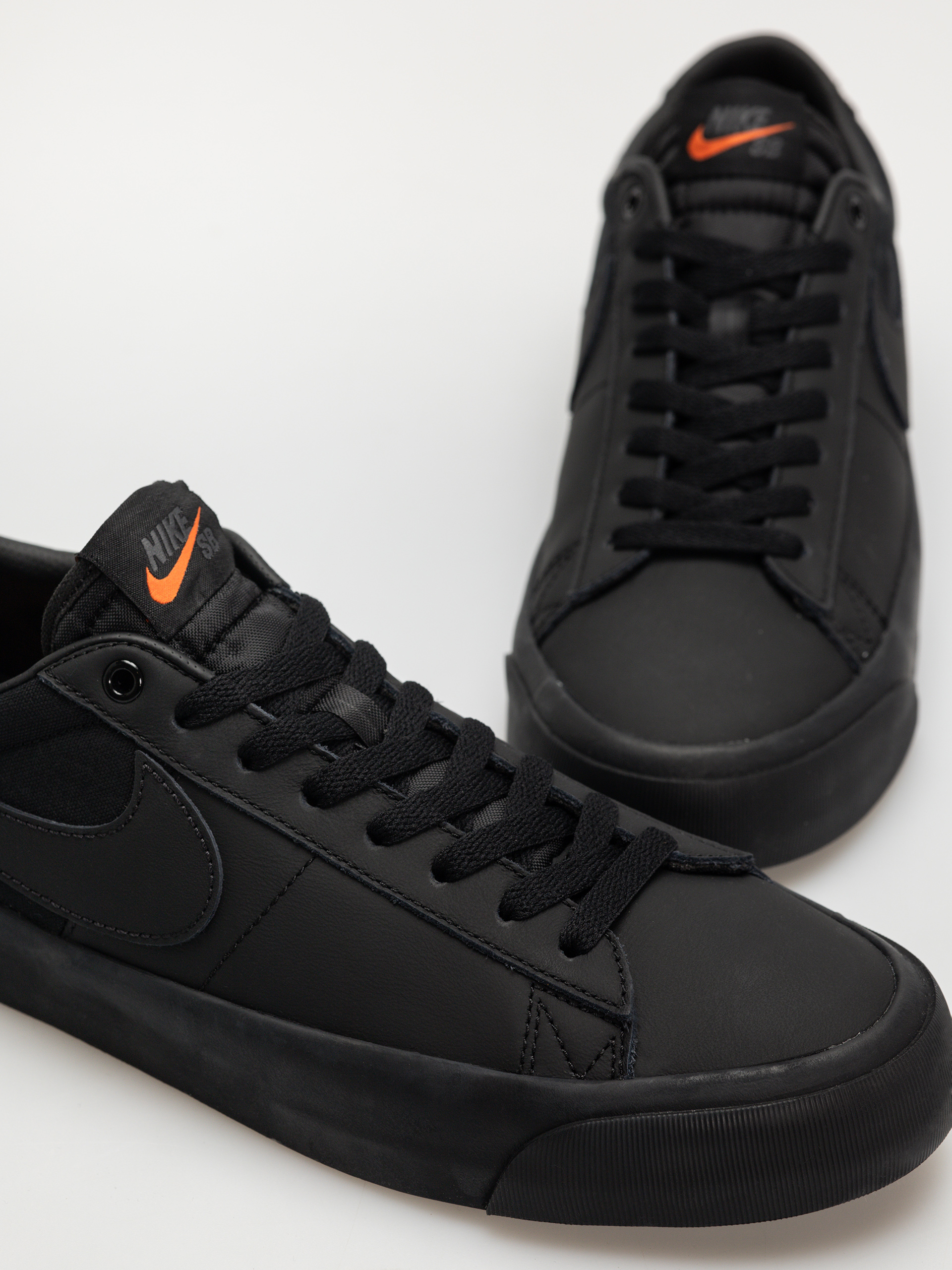 Buty Nike SB Zoom Blazer Low Pro GT ISO (black/black black black)