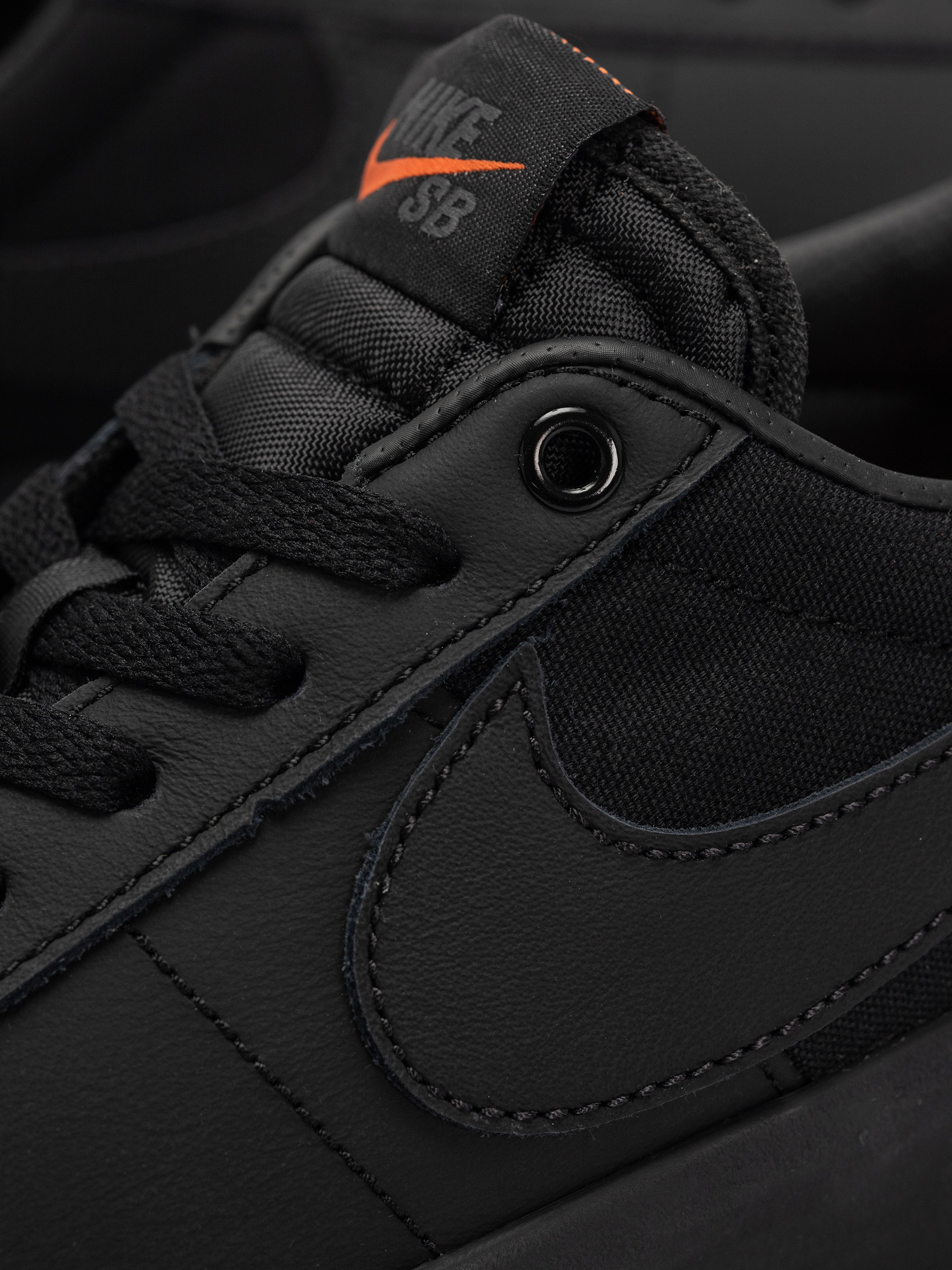 Buty Nike SB Zoom Blazer Low Pro GT ISO (black/black black black)
