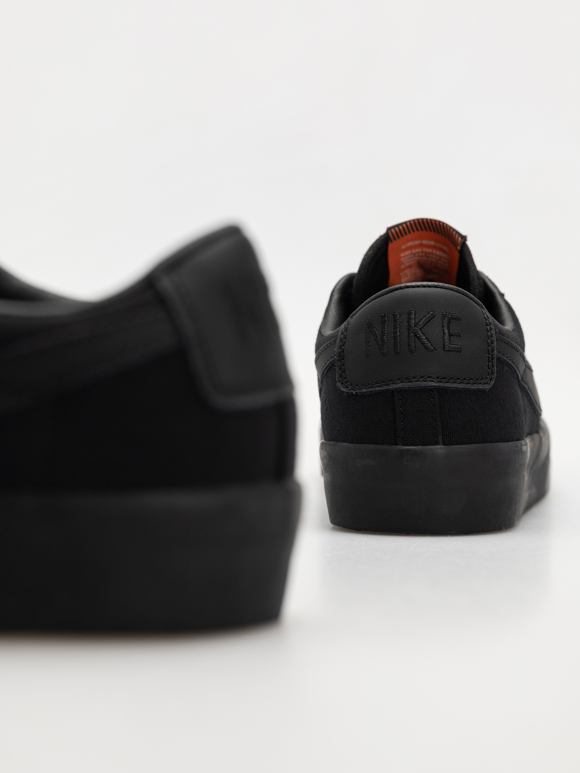 Buty Nike SB Zoom Blazer Low Pro GT ISO (black/black black black)