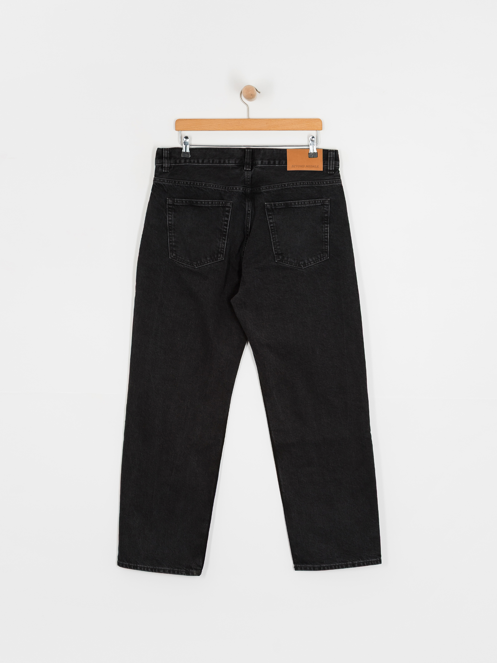 Spodnie Beyond Medals Loose Jeans (black)