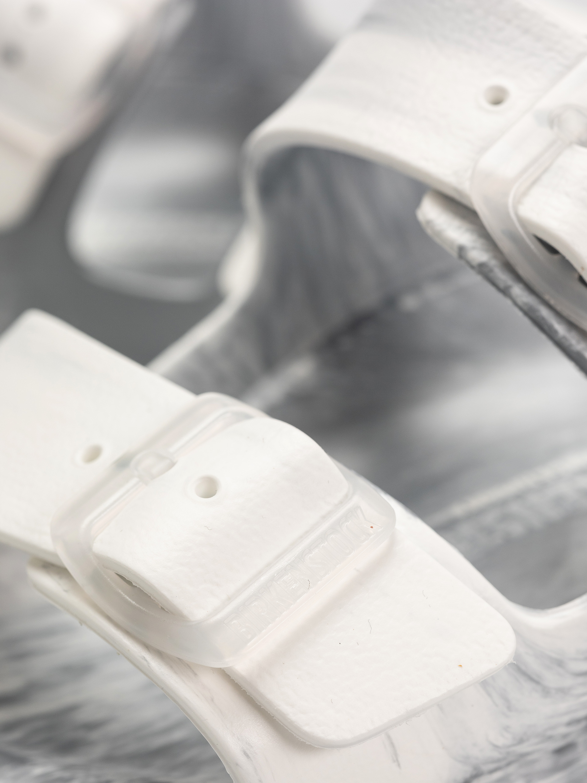 Klapki Birkenstock Arizona EVA Narrow Wmn (metallic silver multi)