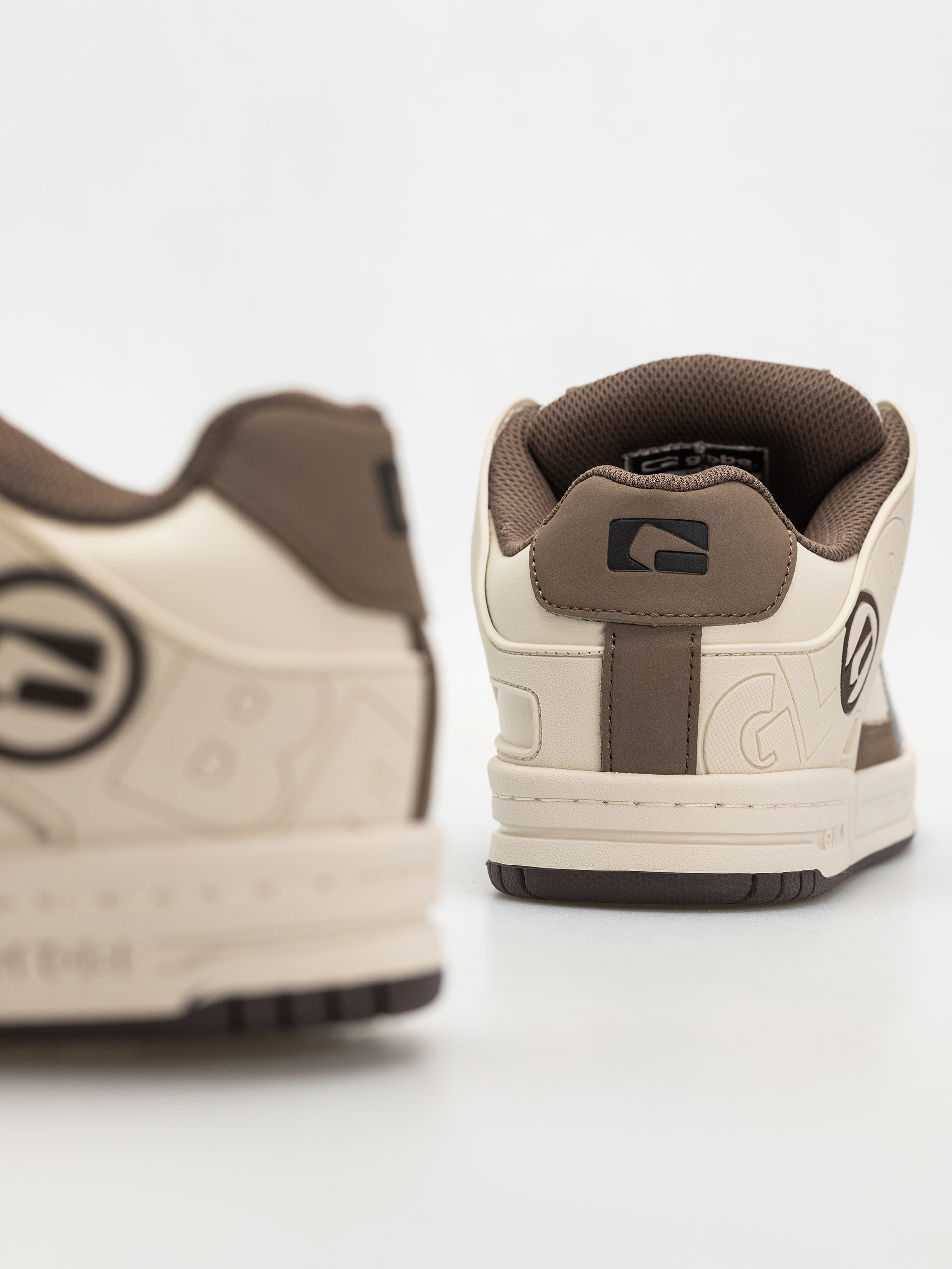 Buty Globe Tilt (parchment)