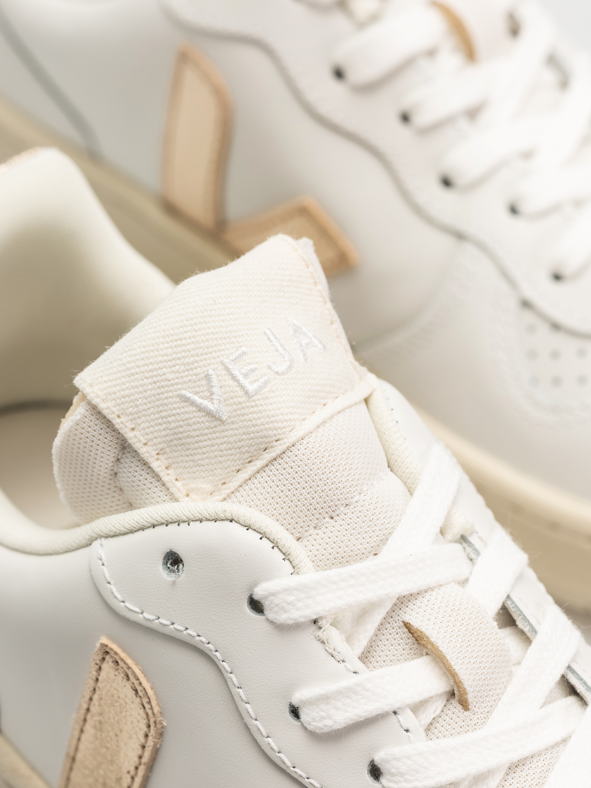 Buty Veja V-10 Wmn (extra white platine)