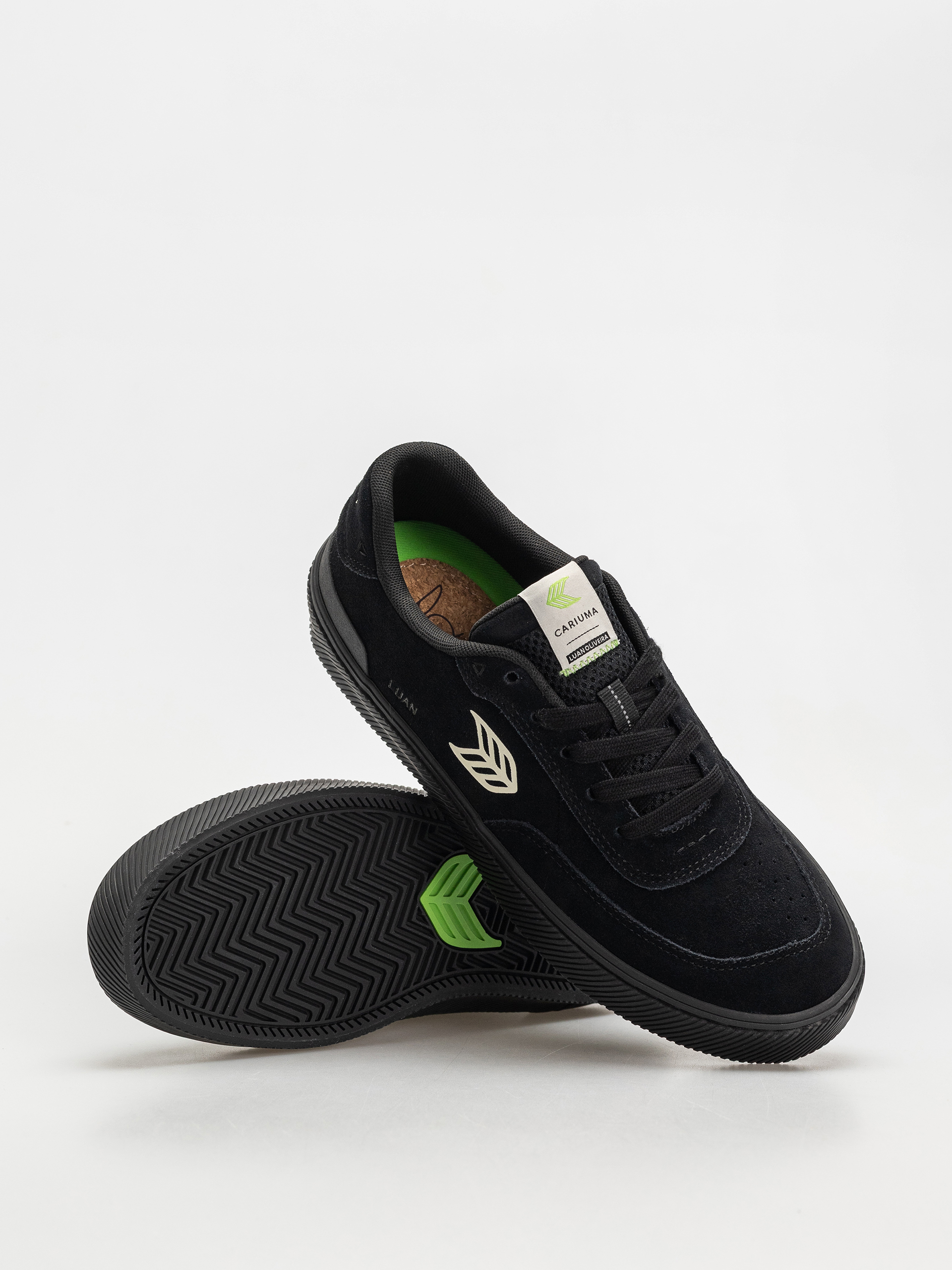 Buty Cariuma Luan Pro (all black suede ivory logo)