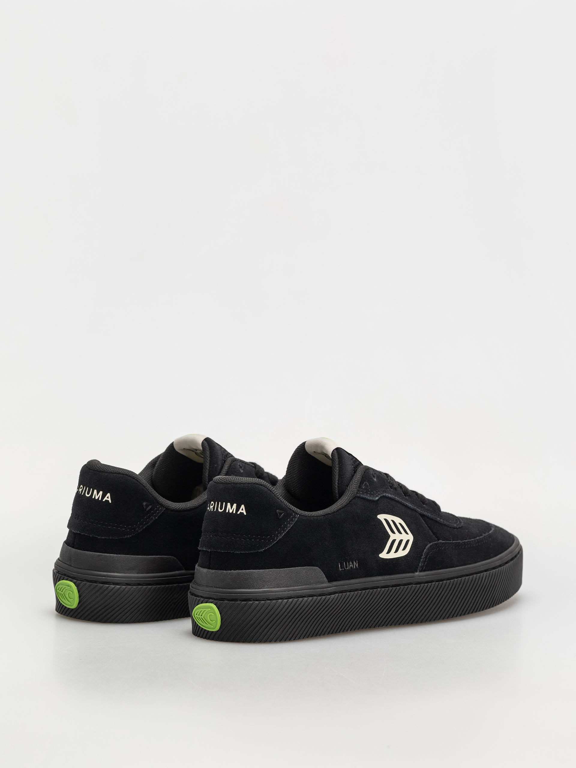 Buty Cariuma Luan Pro (all black suede ivory logo)