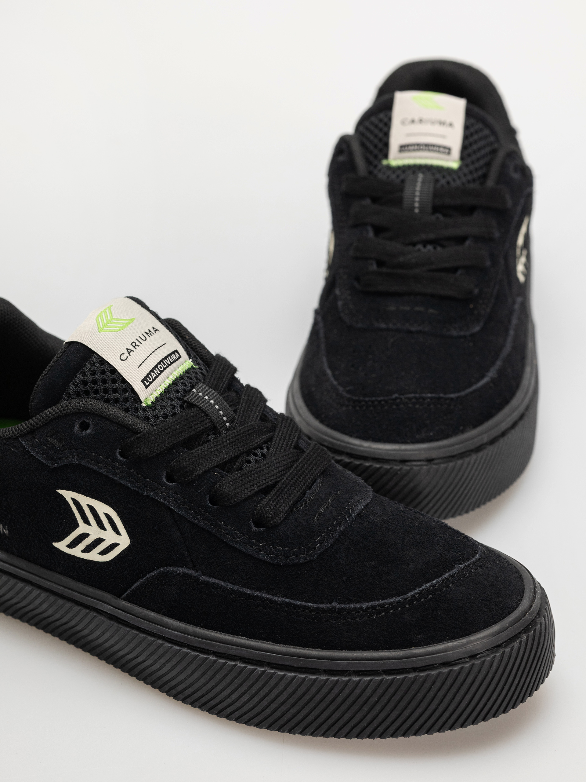 Buty Cariuma Luan Pro Wmn (all black suede ivory logo)