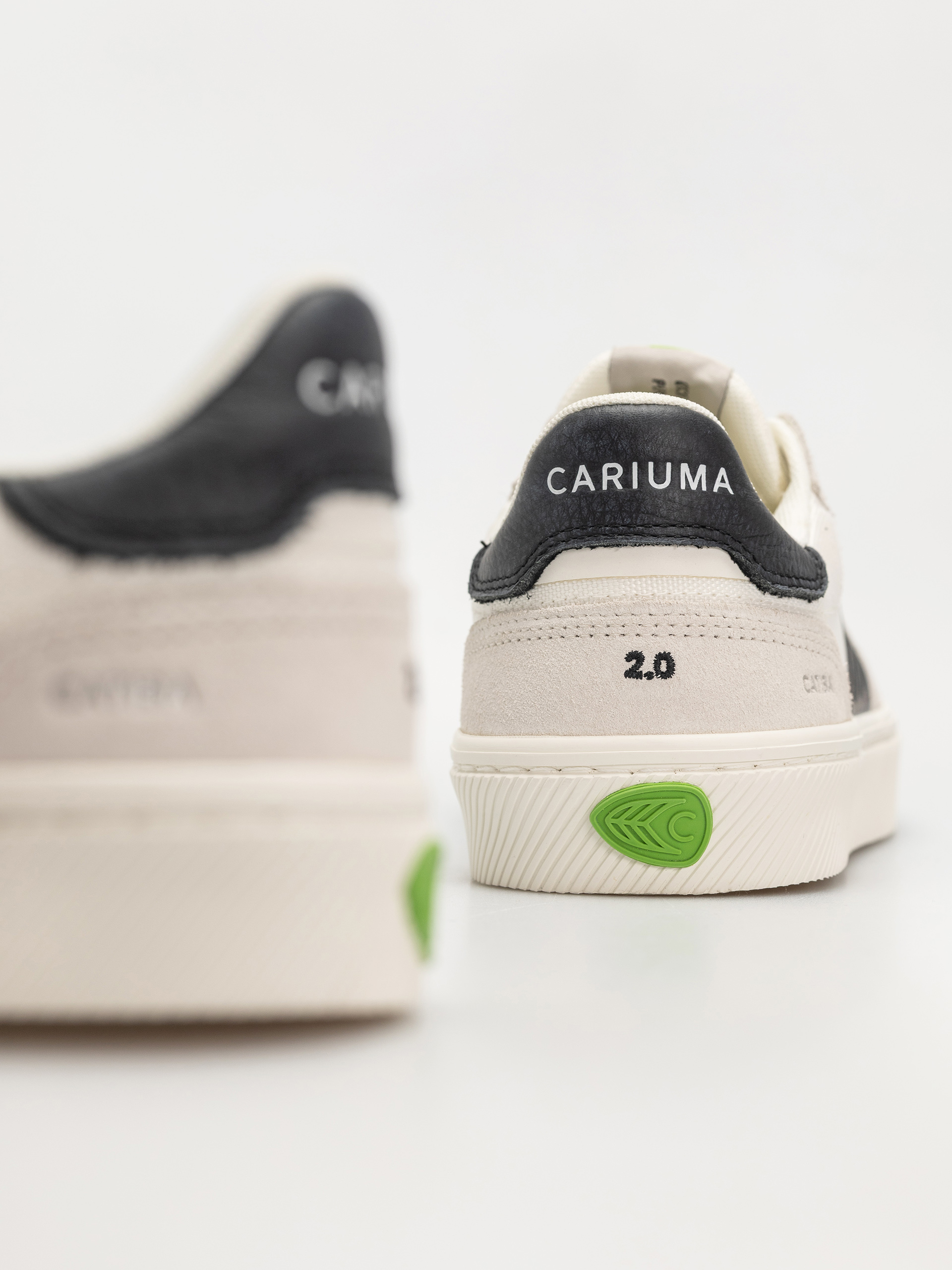 Buty Cariuma Catiba Pro 2.0 (smoke white suede off white cordura black logo)