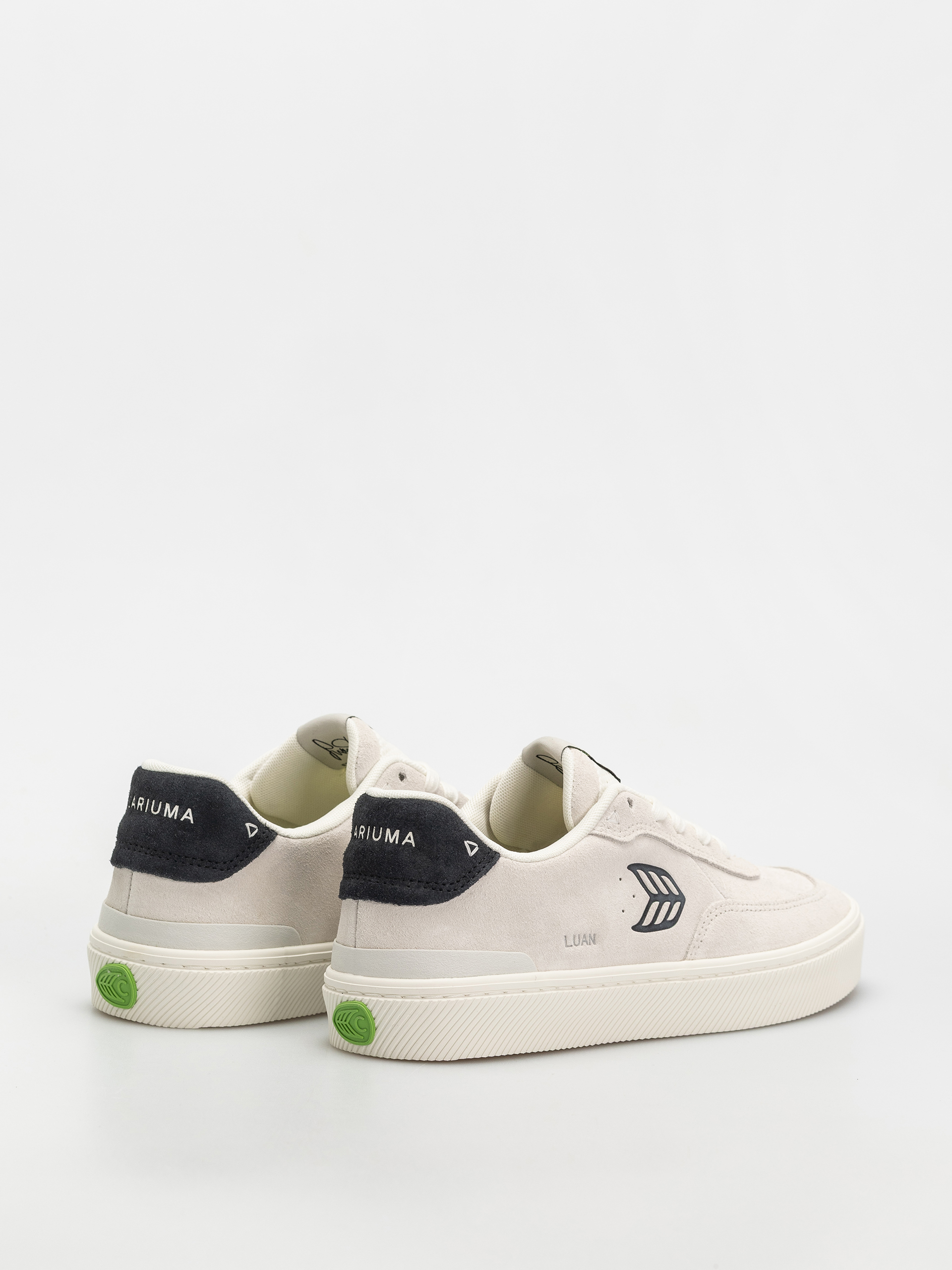 Buty Cariuma Luan Pro (smoke white suede black logo)