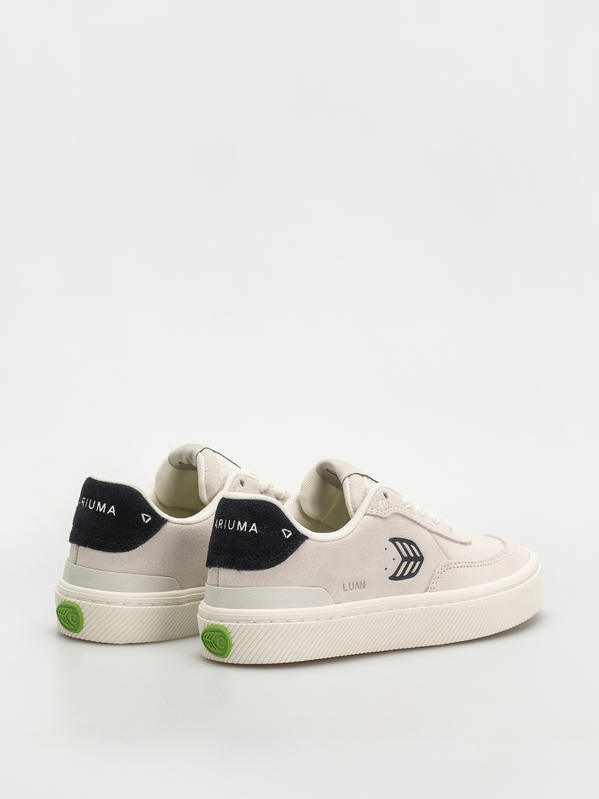 Buty Cariuma Luan Pro Wmn (smoke white suede black logo)