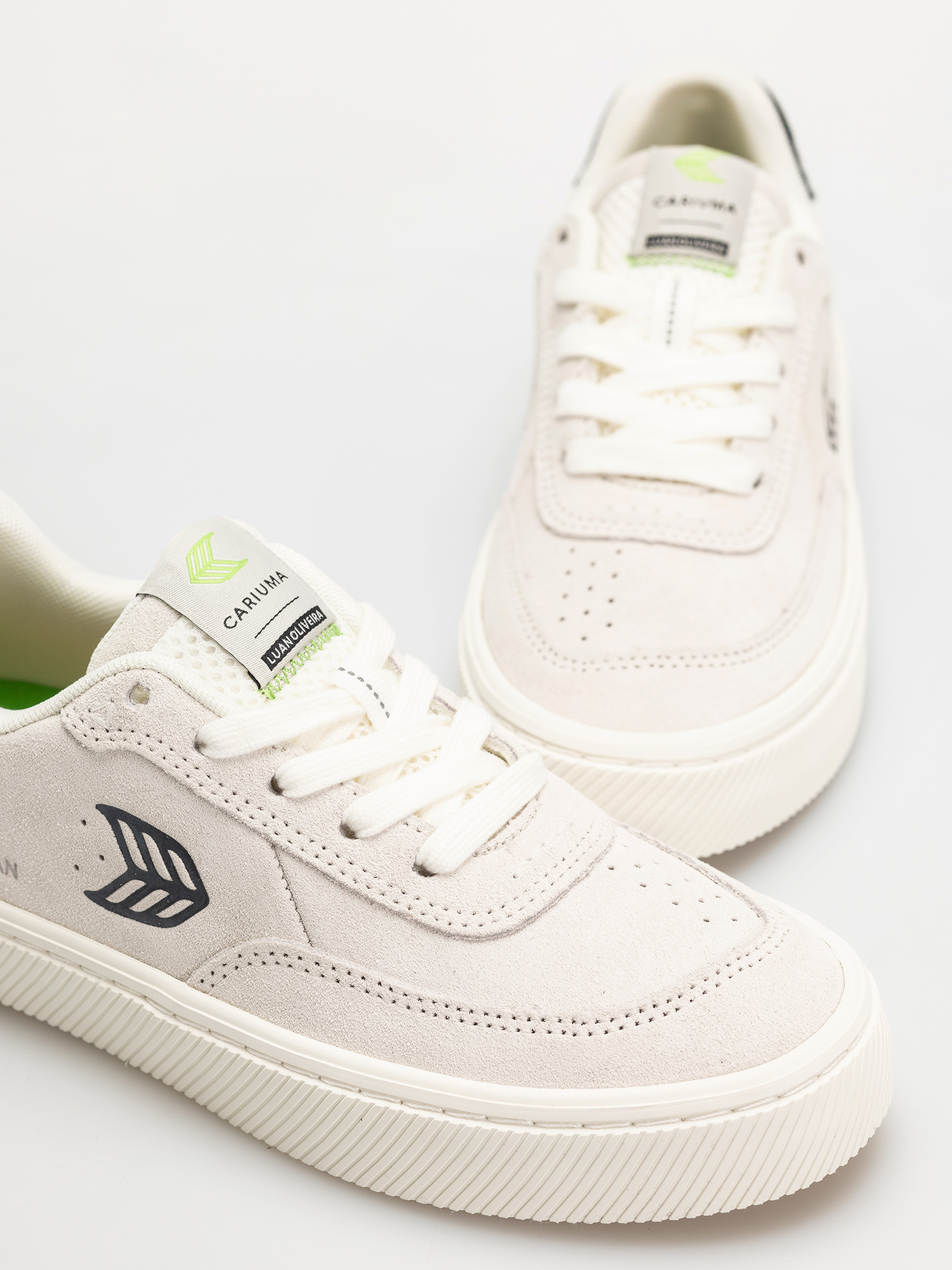 Buty Cariuma Luan Pro Wmn (smoke white suede black logo)