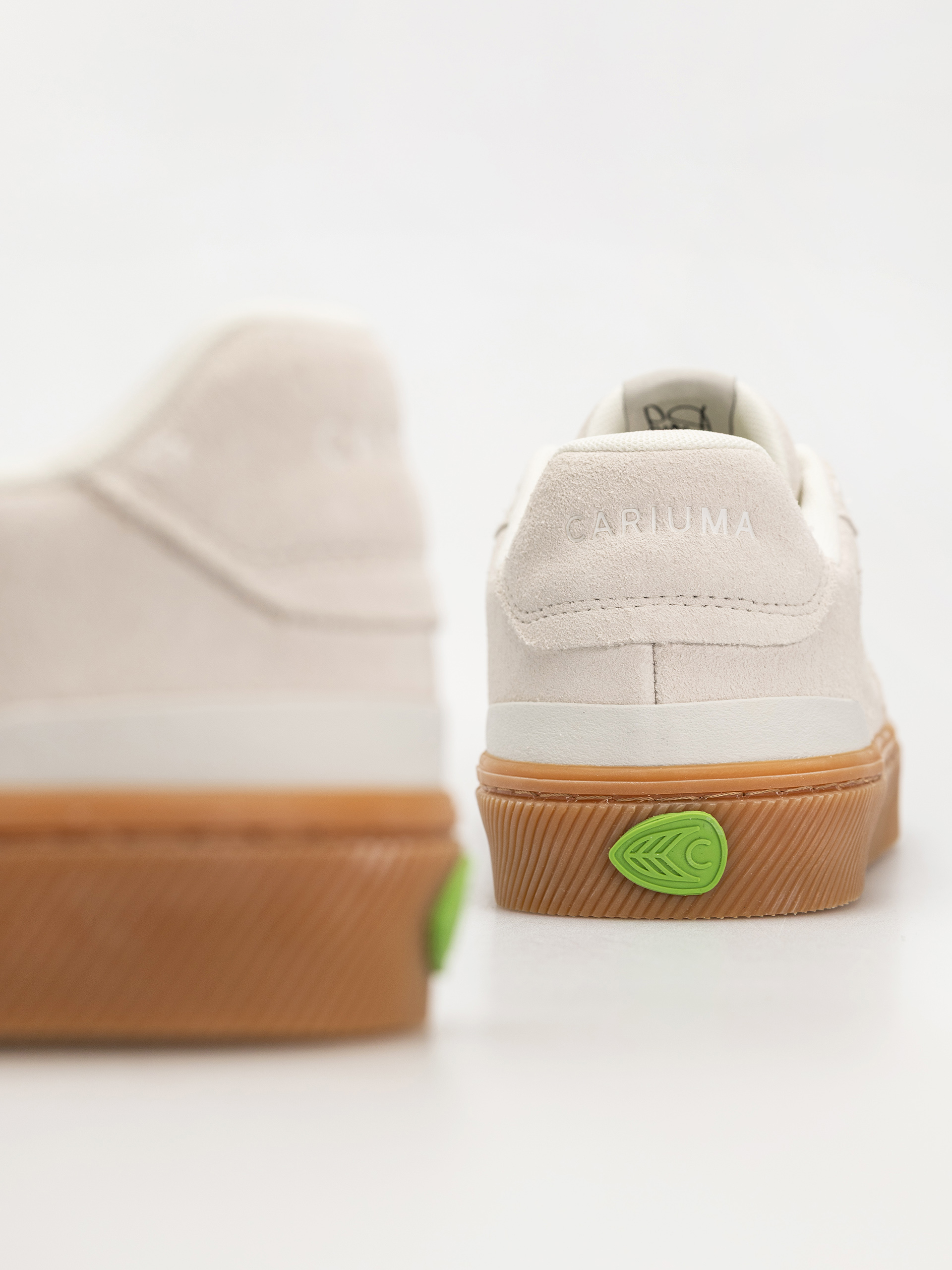 Buty Cariuma Luan Pro (gum smoke white suede off white logo)