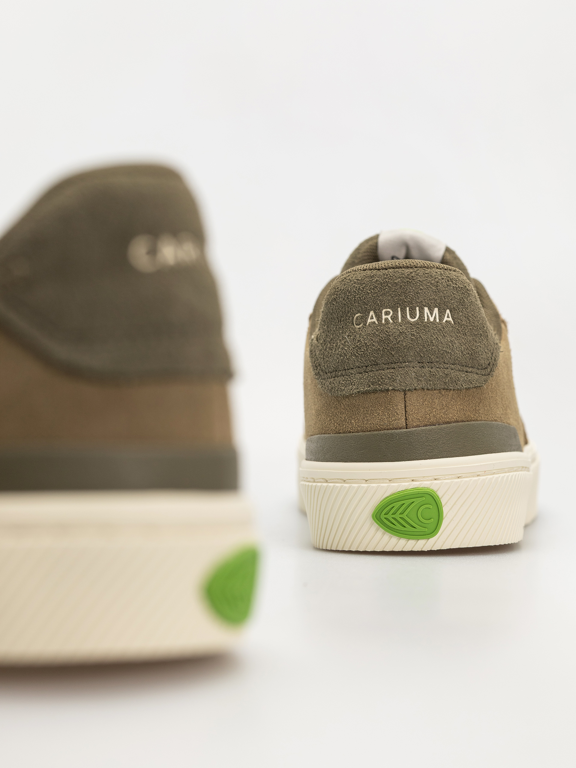 Buty Cariuma Luan Pro Wmn (olive green suede ivory logo burnt olive)