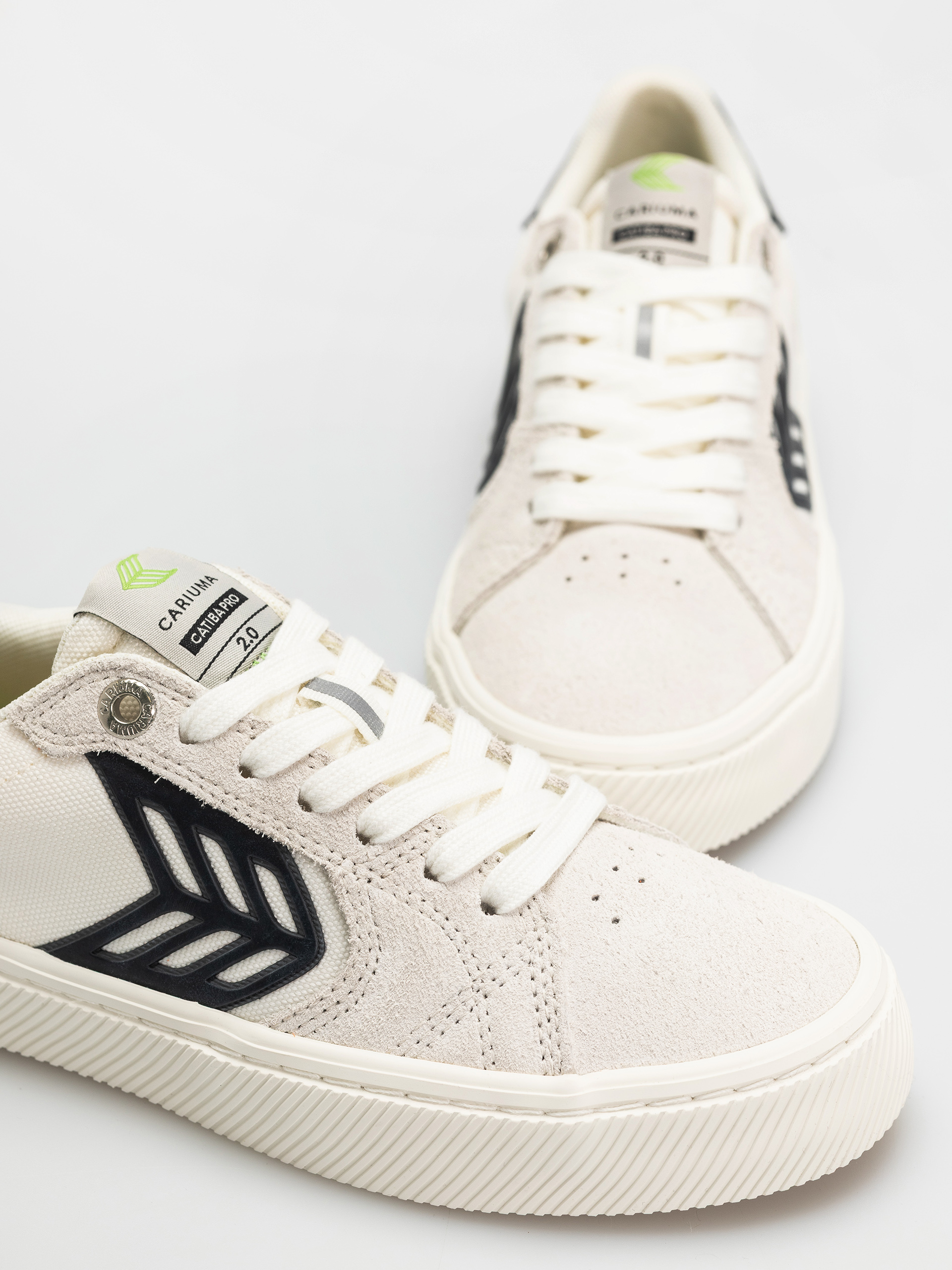 Buty Cariuma Catiba Pro 2.0 Wmn (smoke white suede off white cordura black logo)