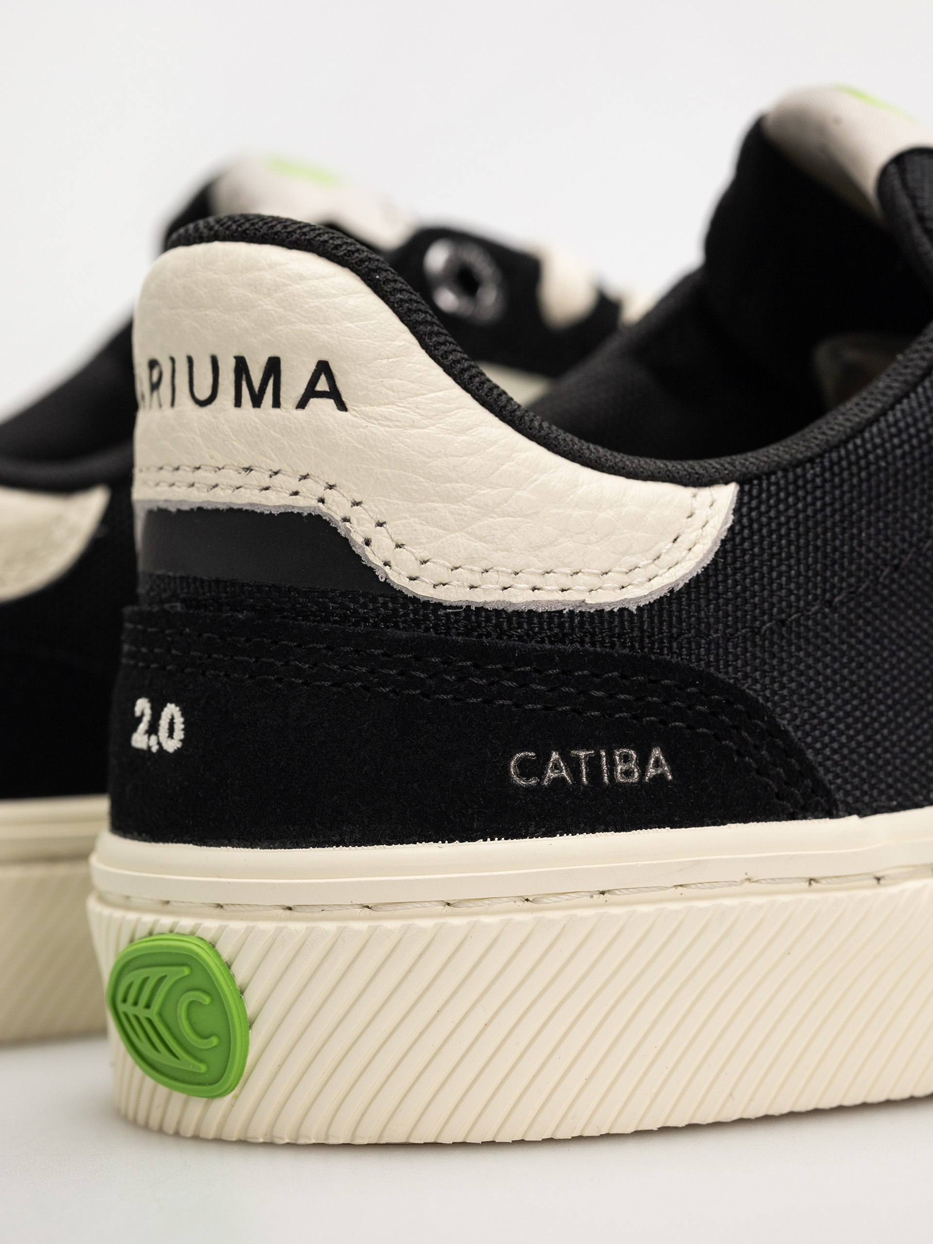 Buty Cariuma Catiba Pro 2.0 (black suede and cordura ivory logo)