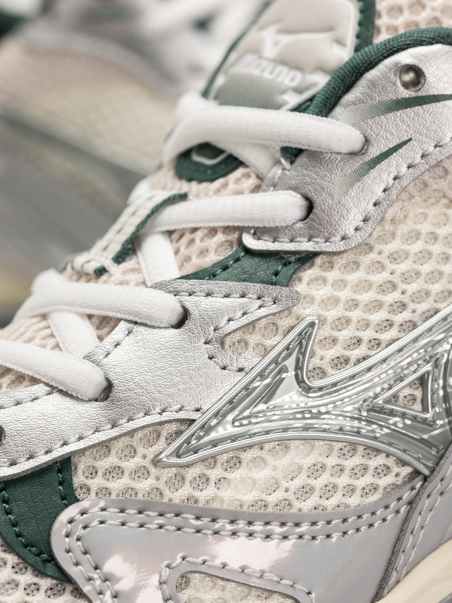 Buty Mizuno Wave Rider 10 (snow white/slate/bistro green)