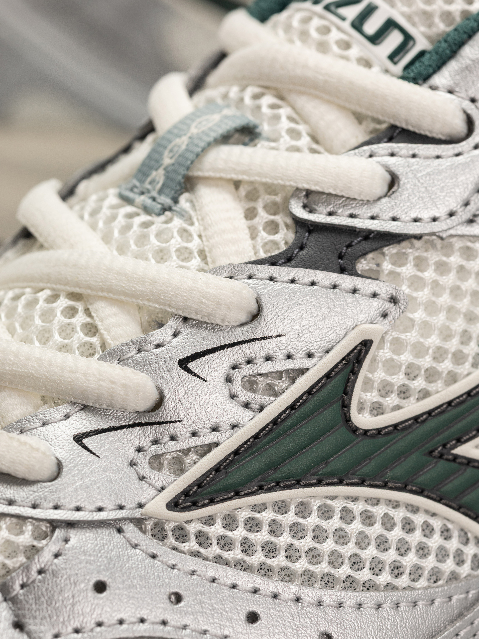 Buty Mizuno MXR (snow white/bistro green/silver)