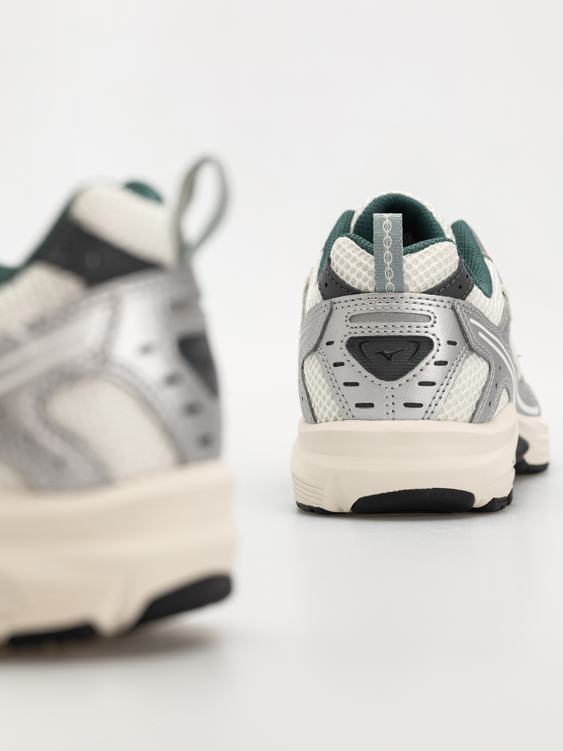 Buty Mizuno MXR (snow white/bistro green/silver)