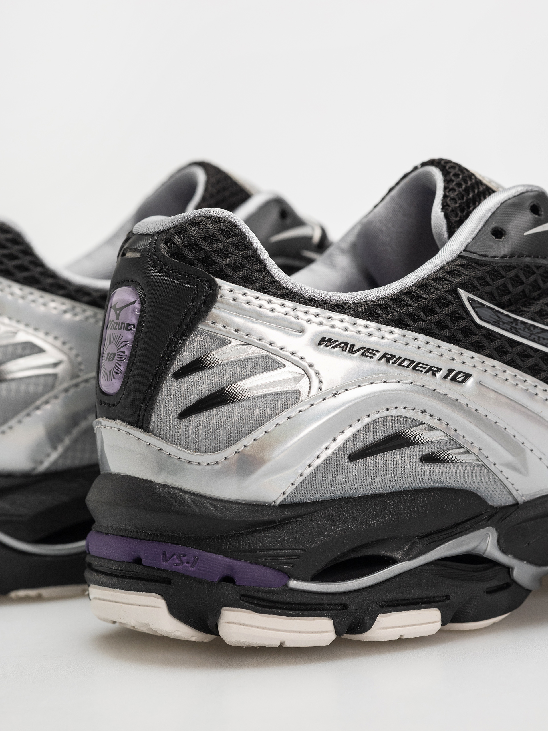Buty Mizuno Wave Rider 10 - czarny (black/black sand/purple Buty Mizuno Wave Rider 10 - czarny (black/black sand/purple