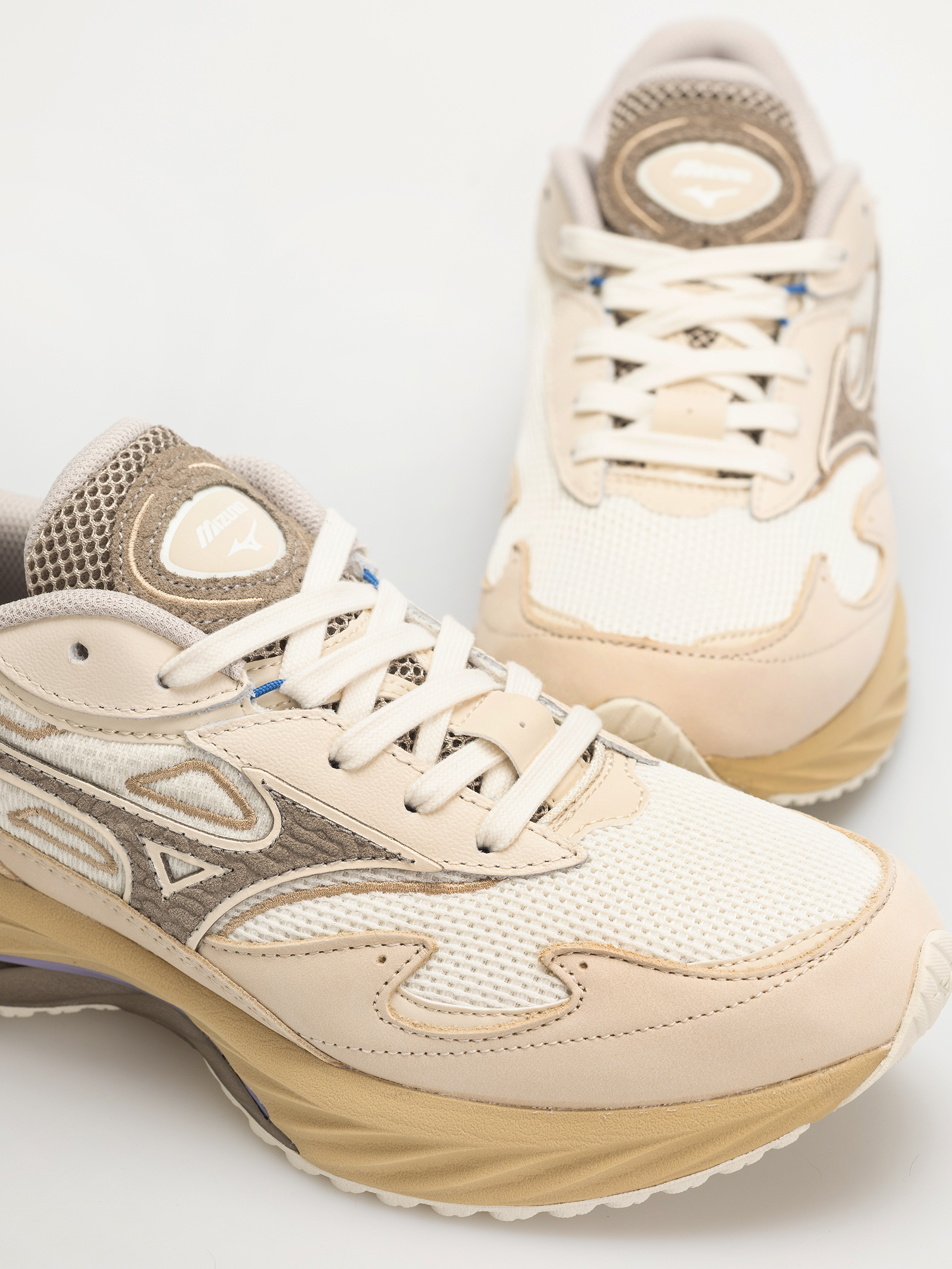Buty Mizuno Wave Rider Βeta Premium (summer sand/vintage khaki/cedar)