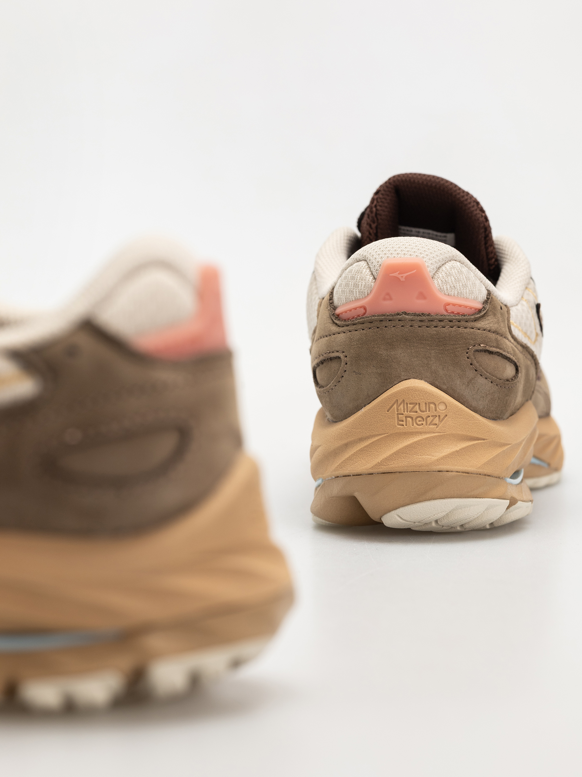 Buty Mizuno Wave Rider Βeta Premium (vintage khaki/chicory coffee/lantana)