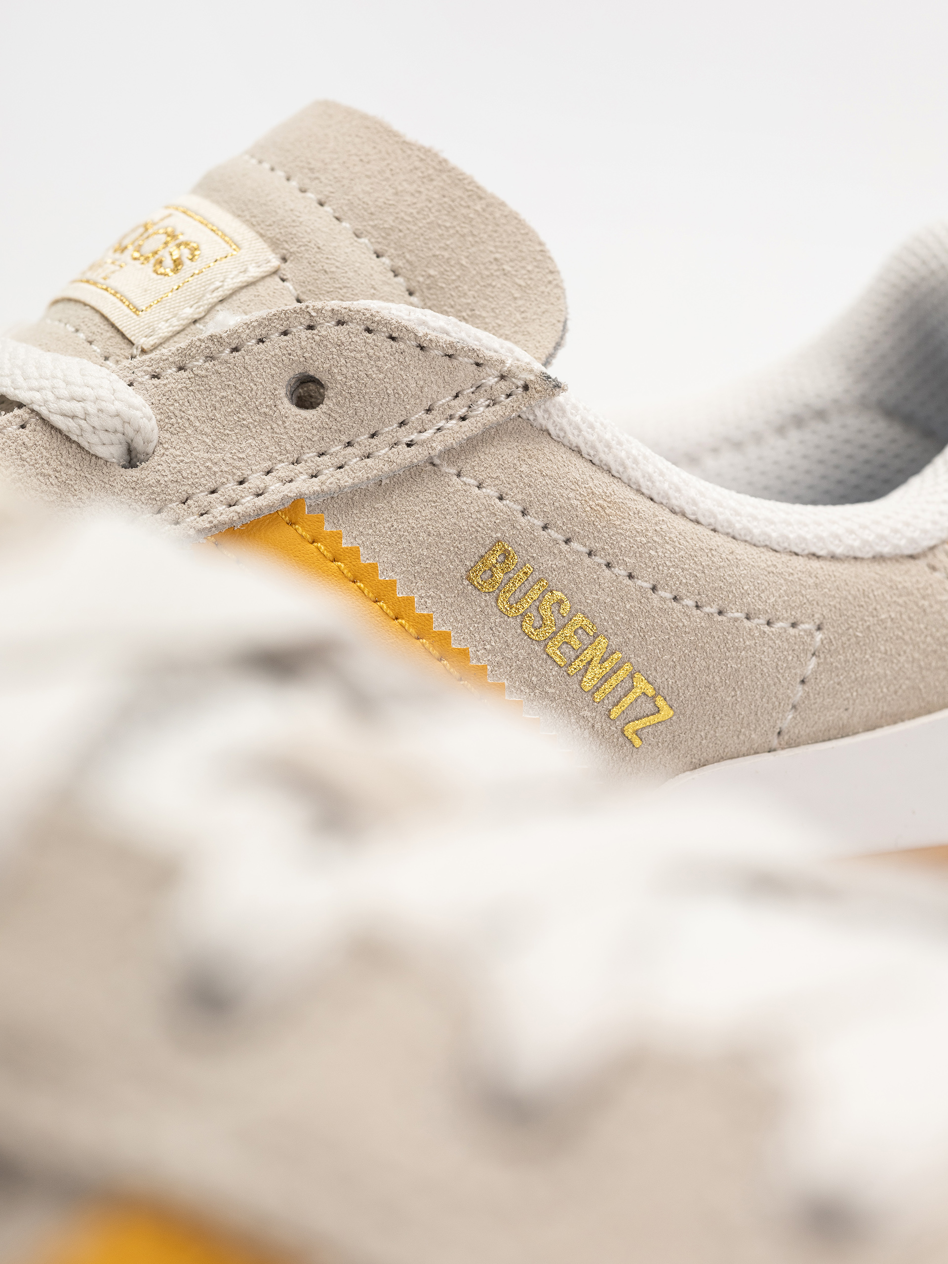 Buty adidas Busenitz Vulc II (crywht/preyel/goldmt)