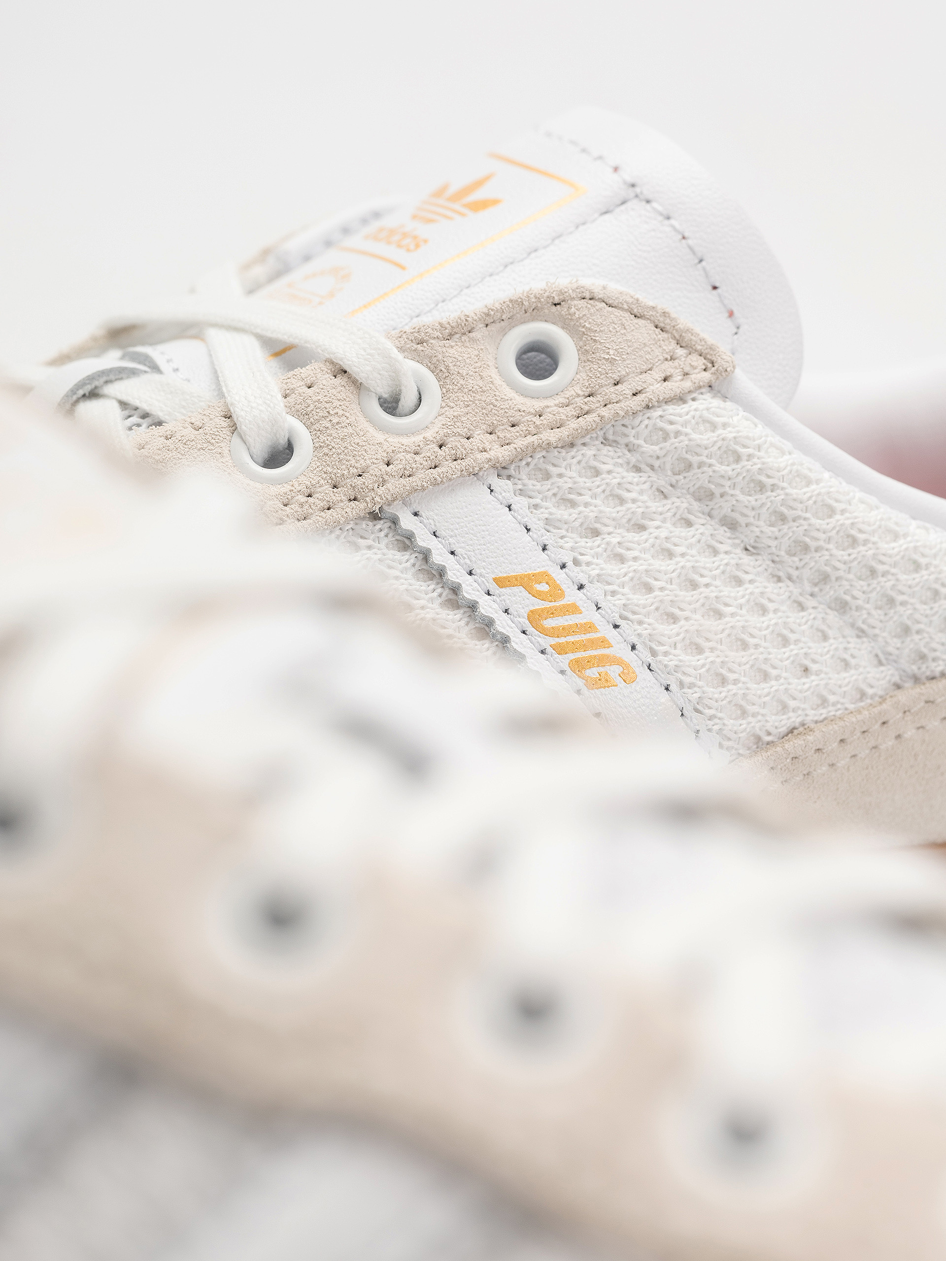 Buty adidas Puig Indoor (wonwhi/ftwwht/gum4)