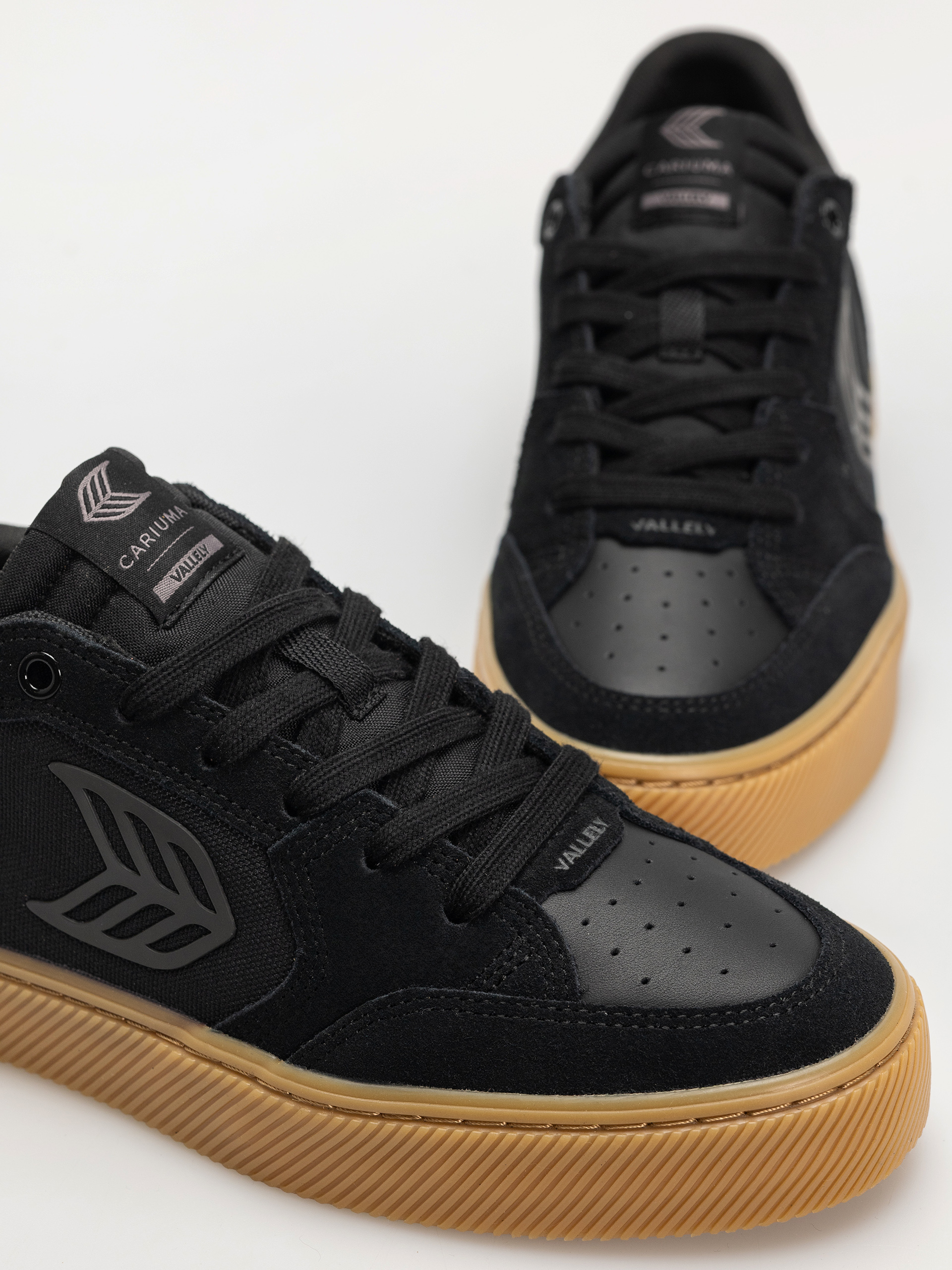 Buty Cariuma Vallely Pro (gum black suede and cordura ash grey logo)