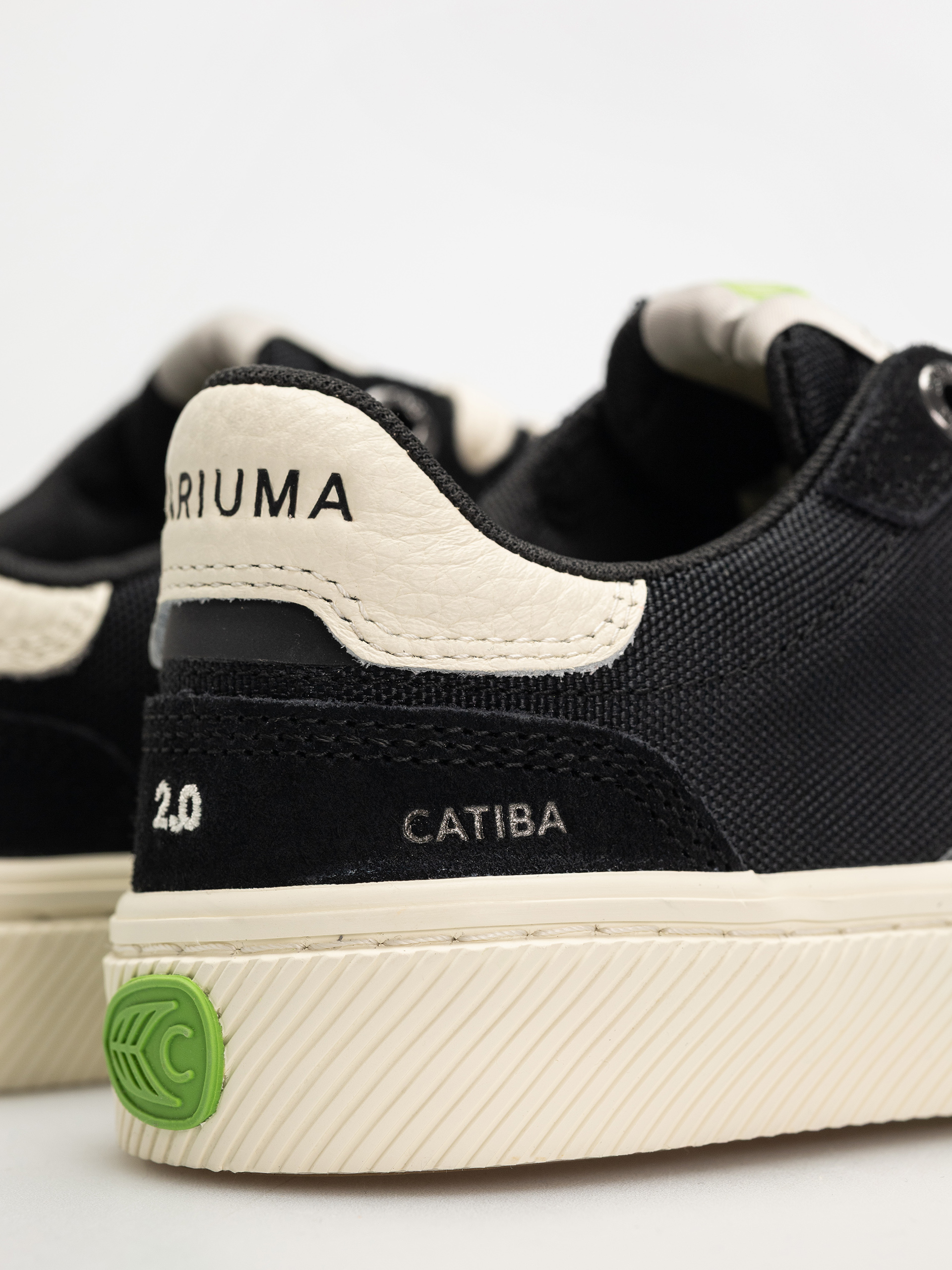 Buty Cariuma Catiba Pro 2.0 Wmn (black suede and cordura ivory logo)