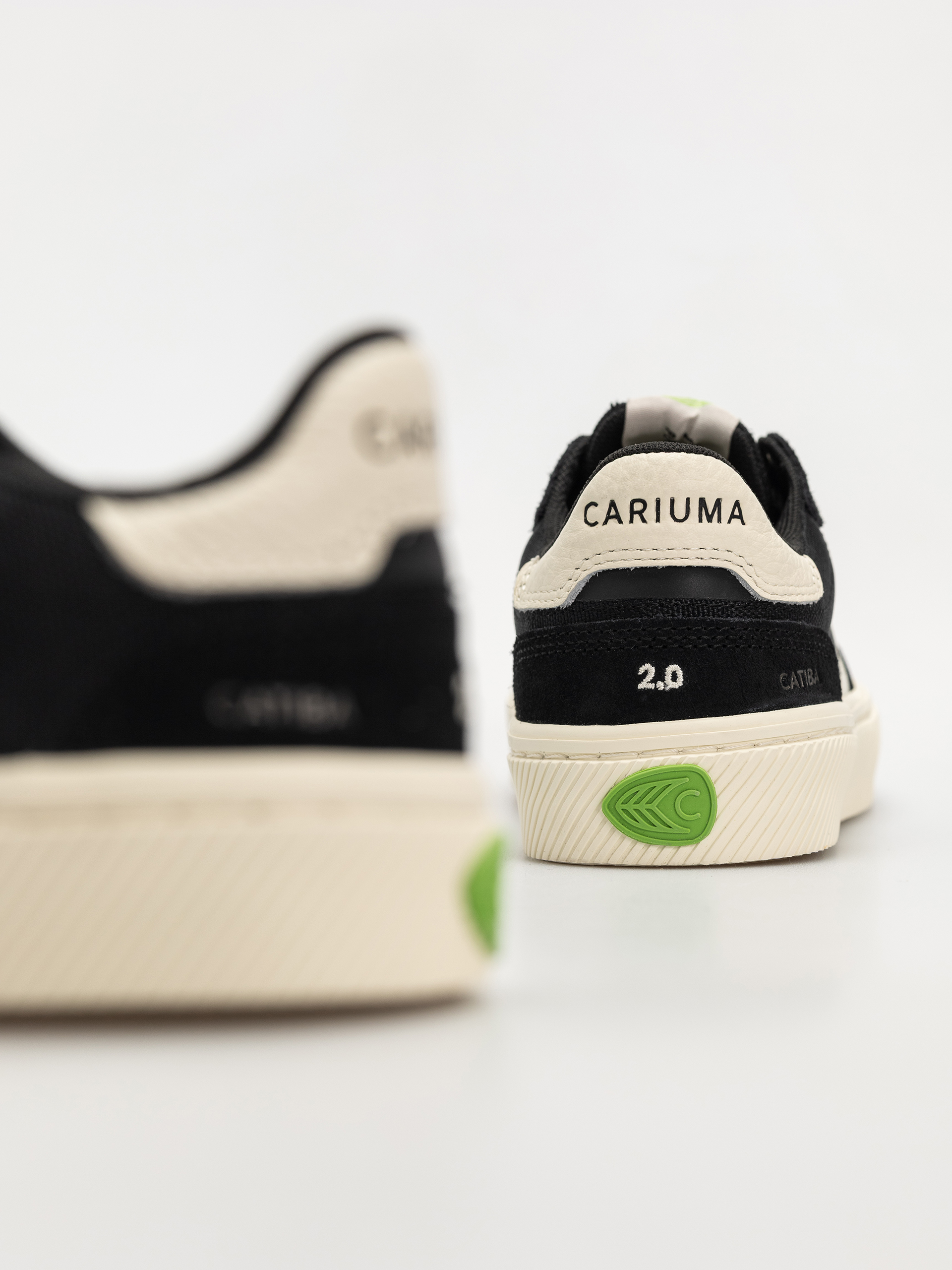 Buty Cariuma Catiba Pro 2.0 Wmn (black suede and cordura ivory logo)