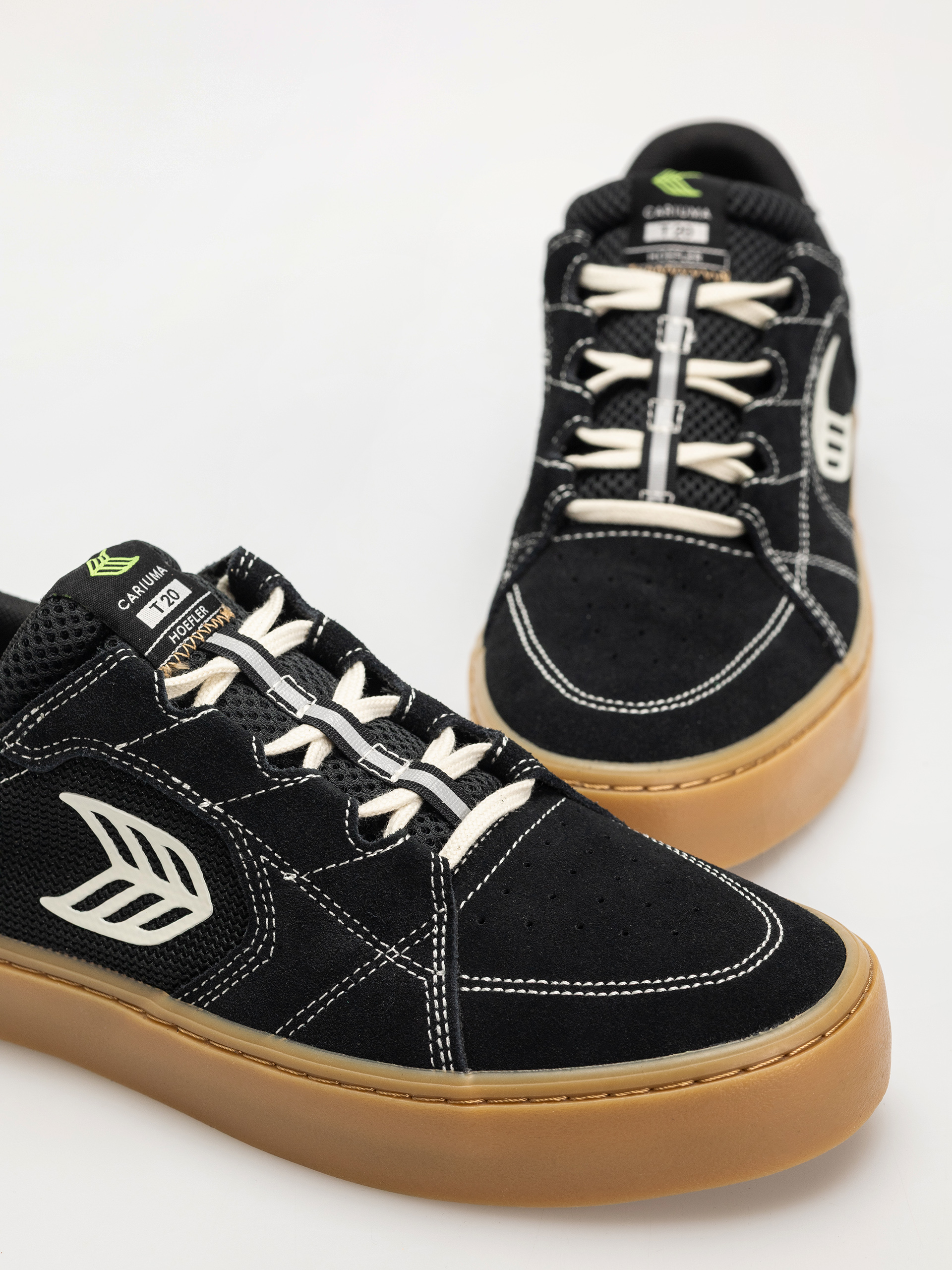 Buty Cariuma T20 Pro (gum black suede and mesh ivory logo contrast thread)