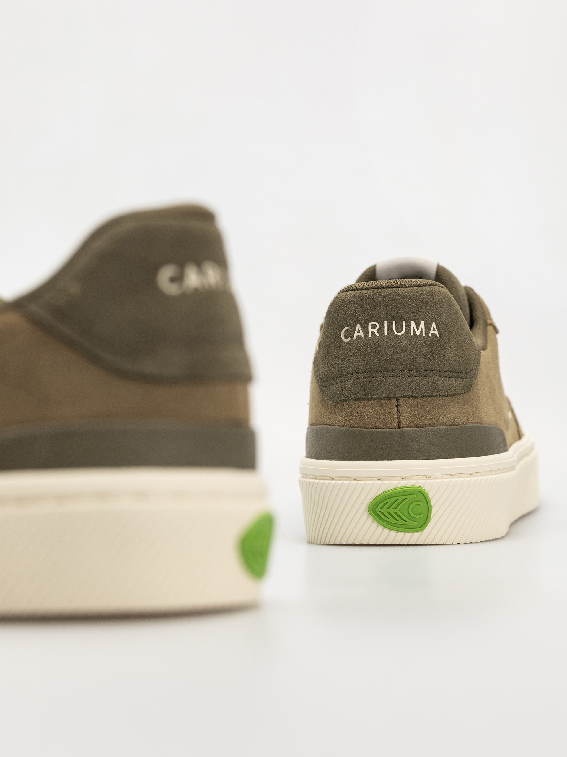 Buty Cariuma Luan Pro (olive green suede ivory logo burnt olive)