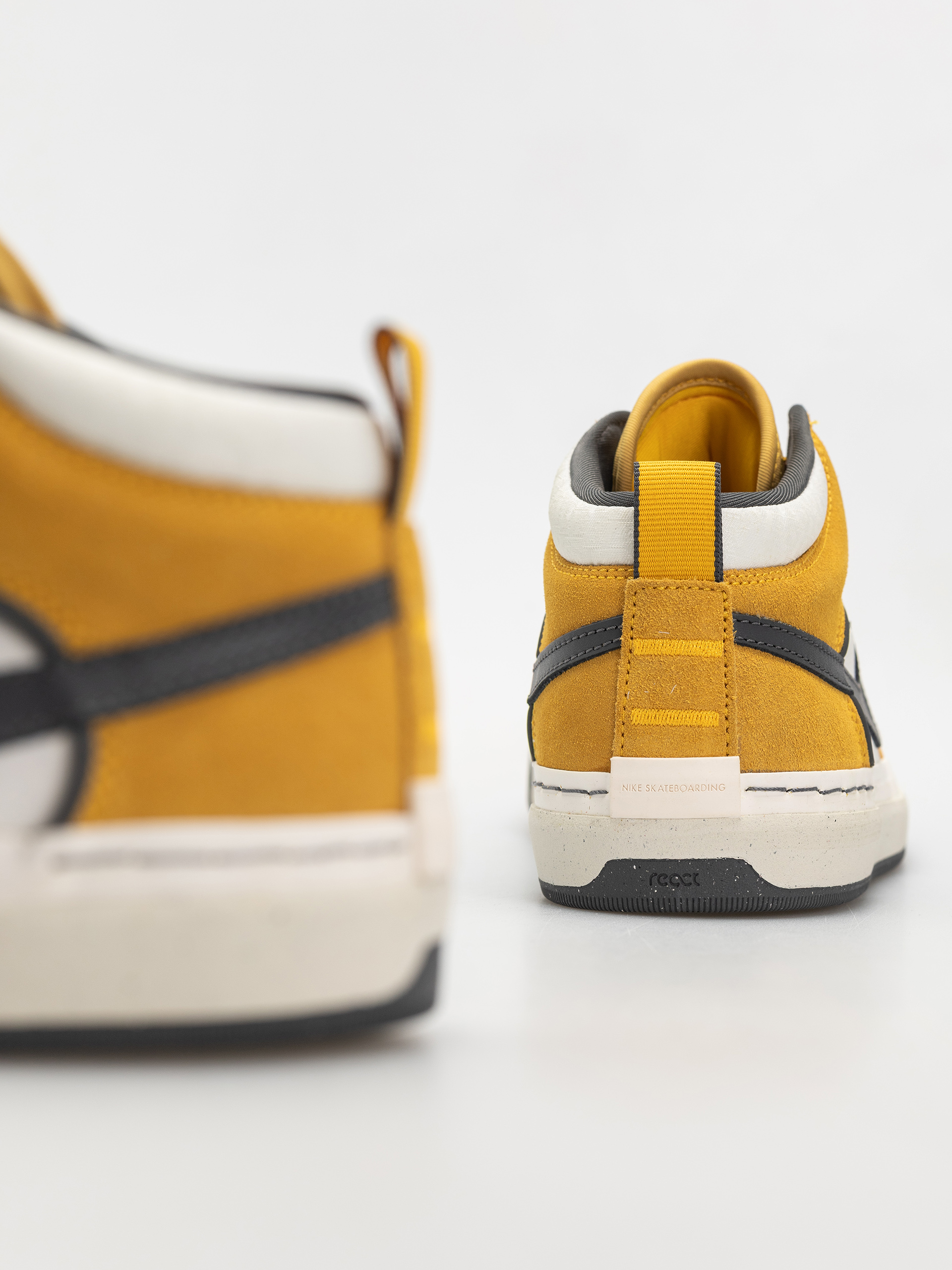 Buty Nike SB React Leo (university gold/dark grey)