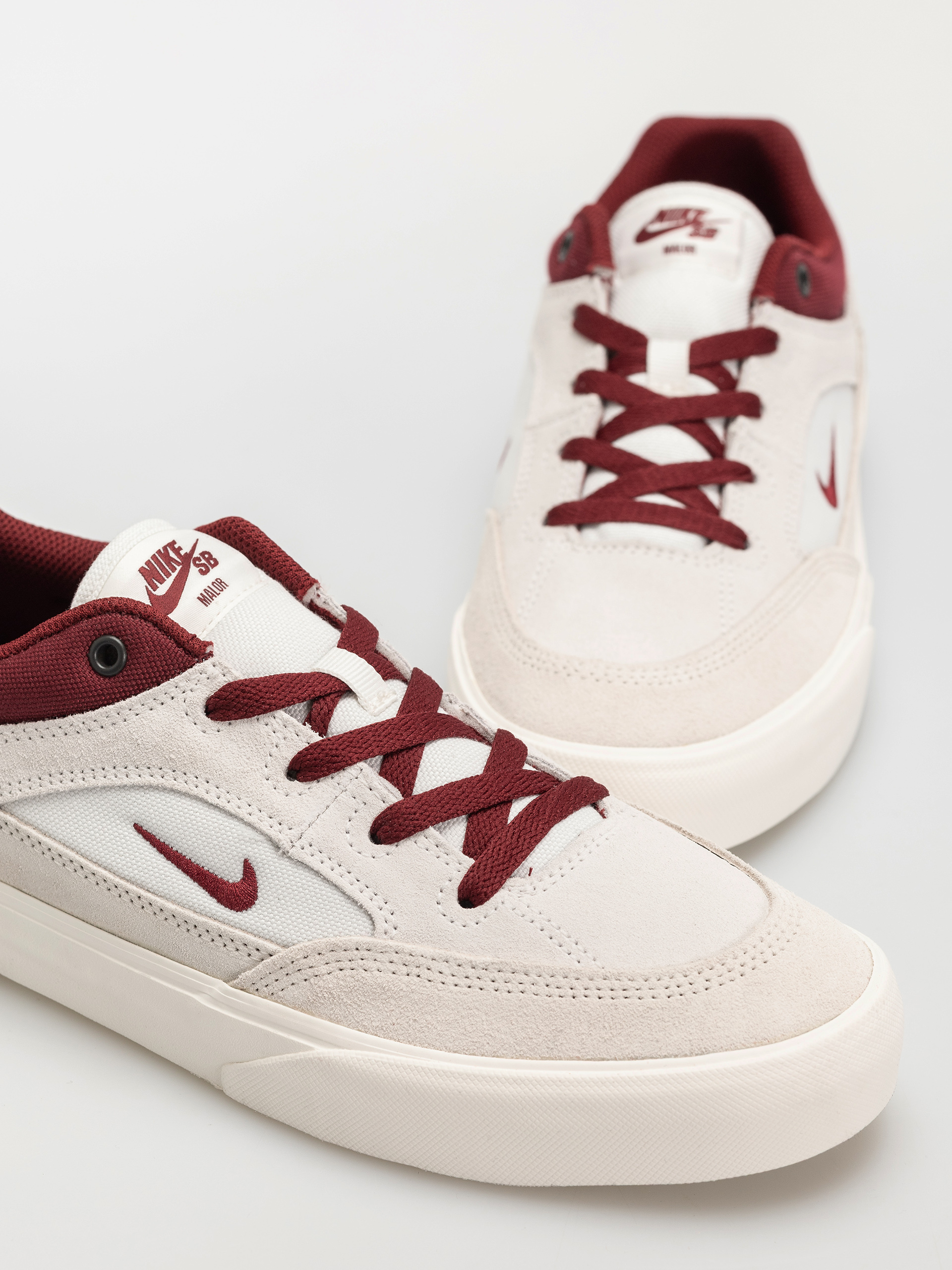 Buty Nike SB Malor (summit white/team red phantom sail)
