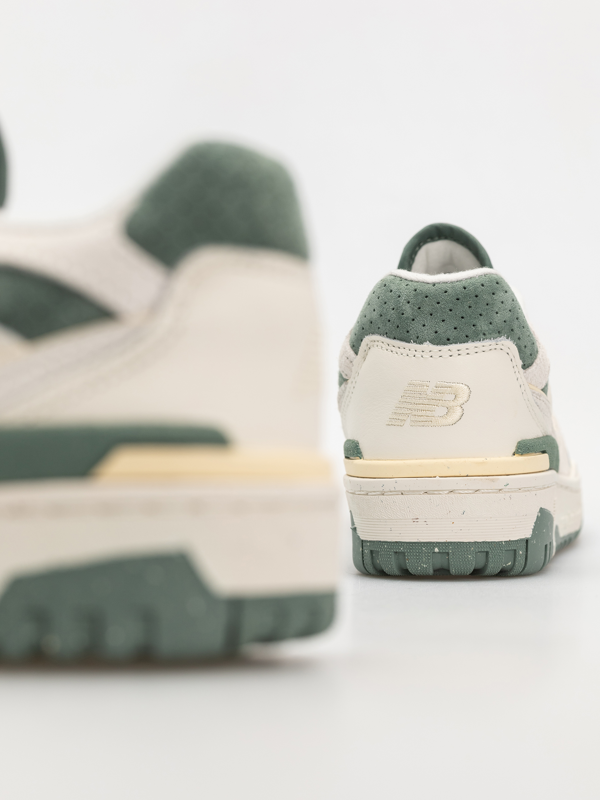 Buty New Balance 550 Wmn (sea salt)