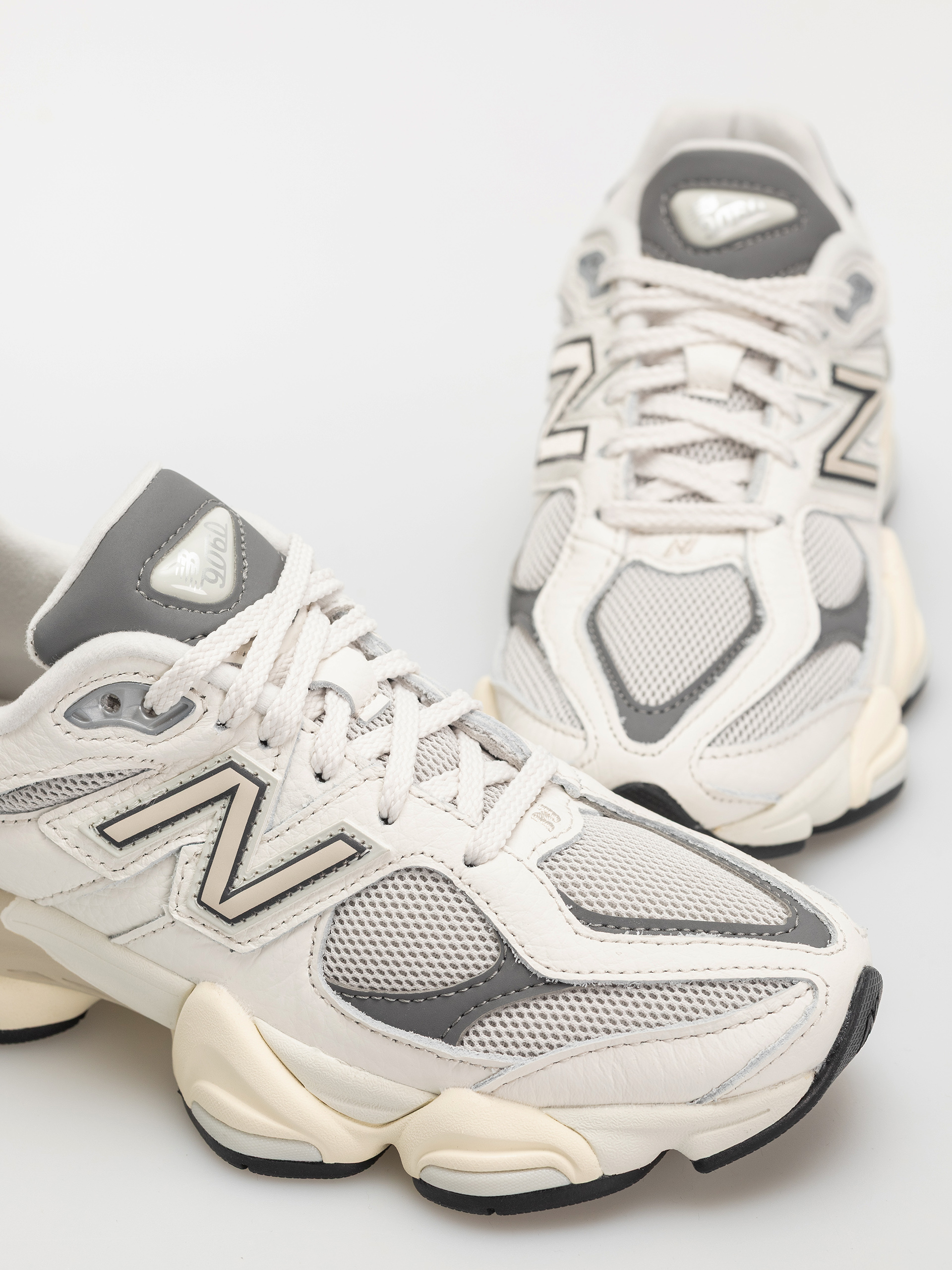 Buty New Balance 9060 - beżowy (sea salt)