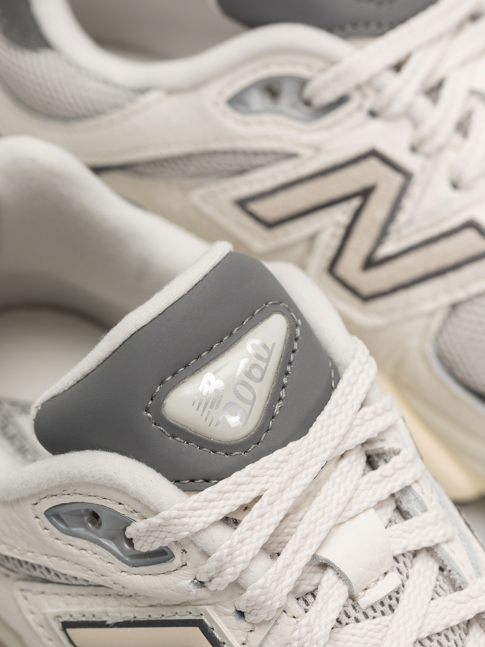 Buty New Balance 9060 (sea salt)