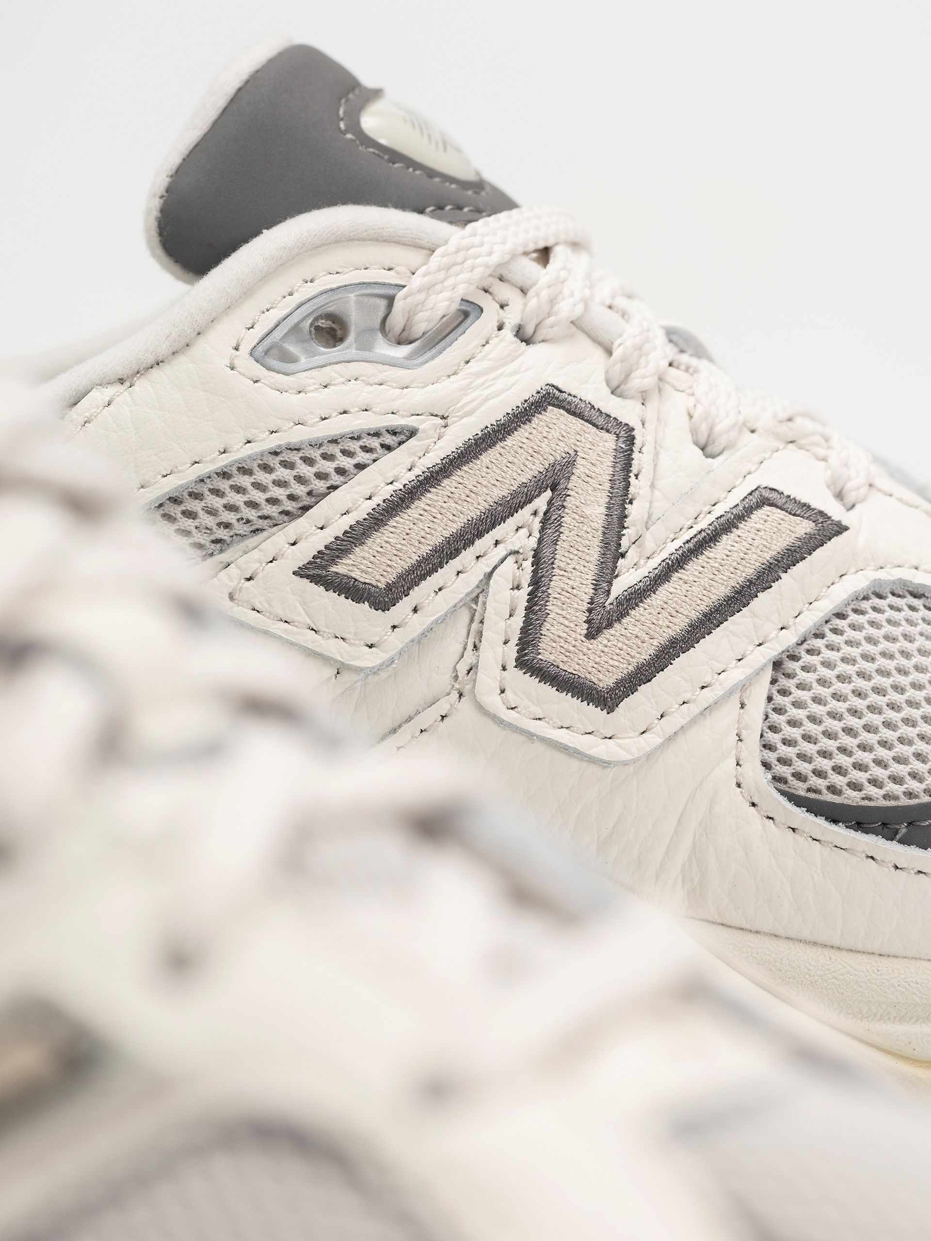 Buty New Balance 9060 (sea salt)