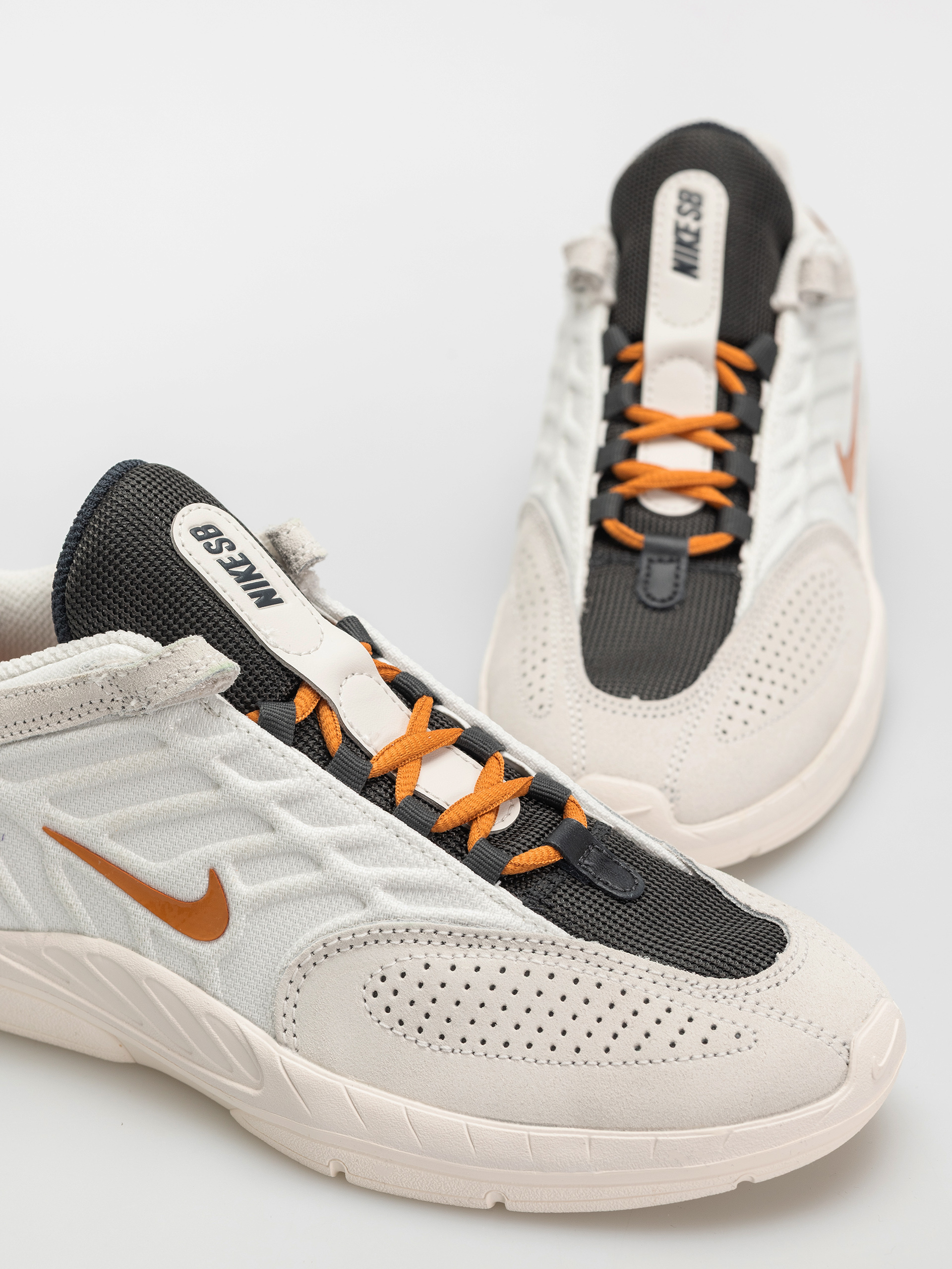 Buty Nike SB Vertebrae (summit white/monarch phantom)