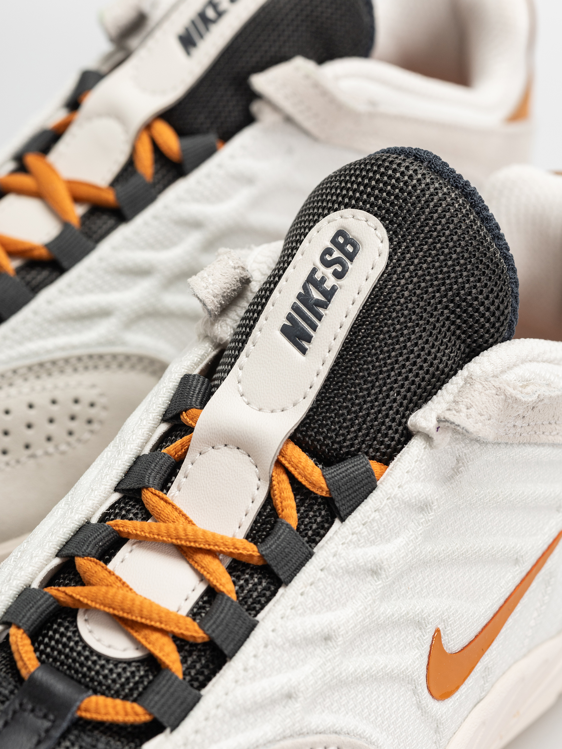 Buty Nike SB Vertebrae (summit white/monarch phantom)