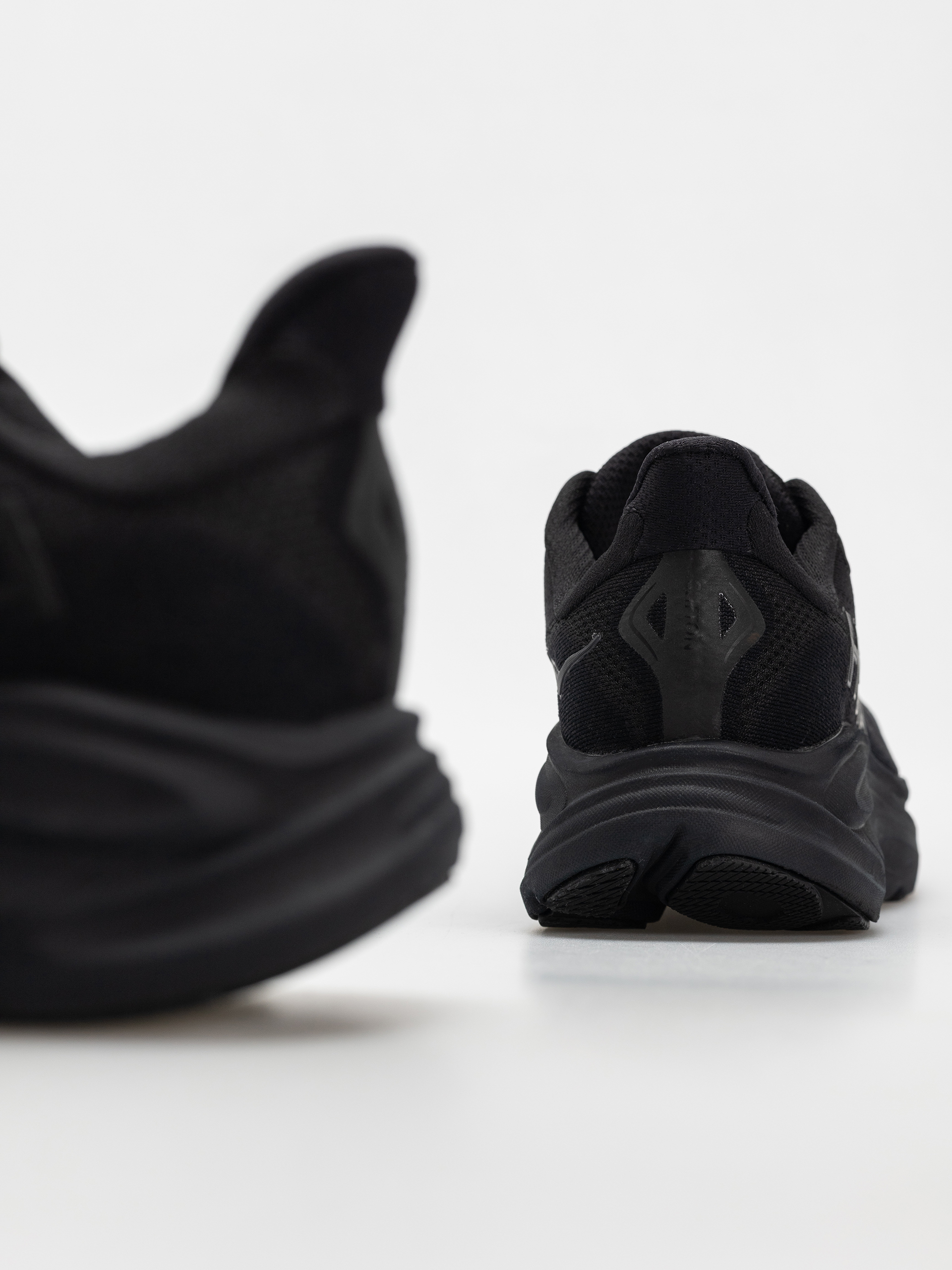 Buty Hoka Clifton 10 (black/black)